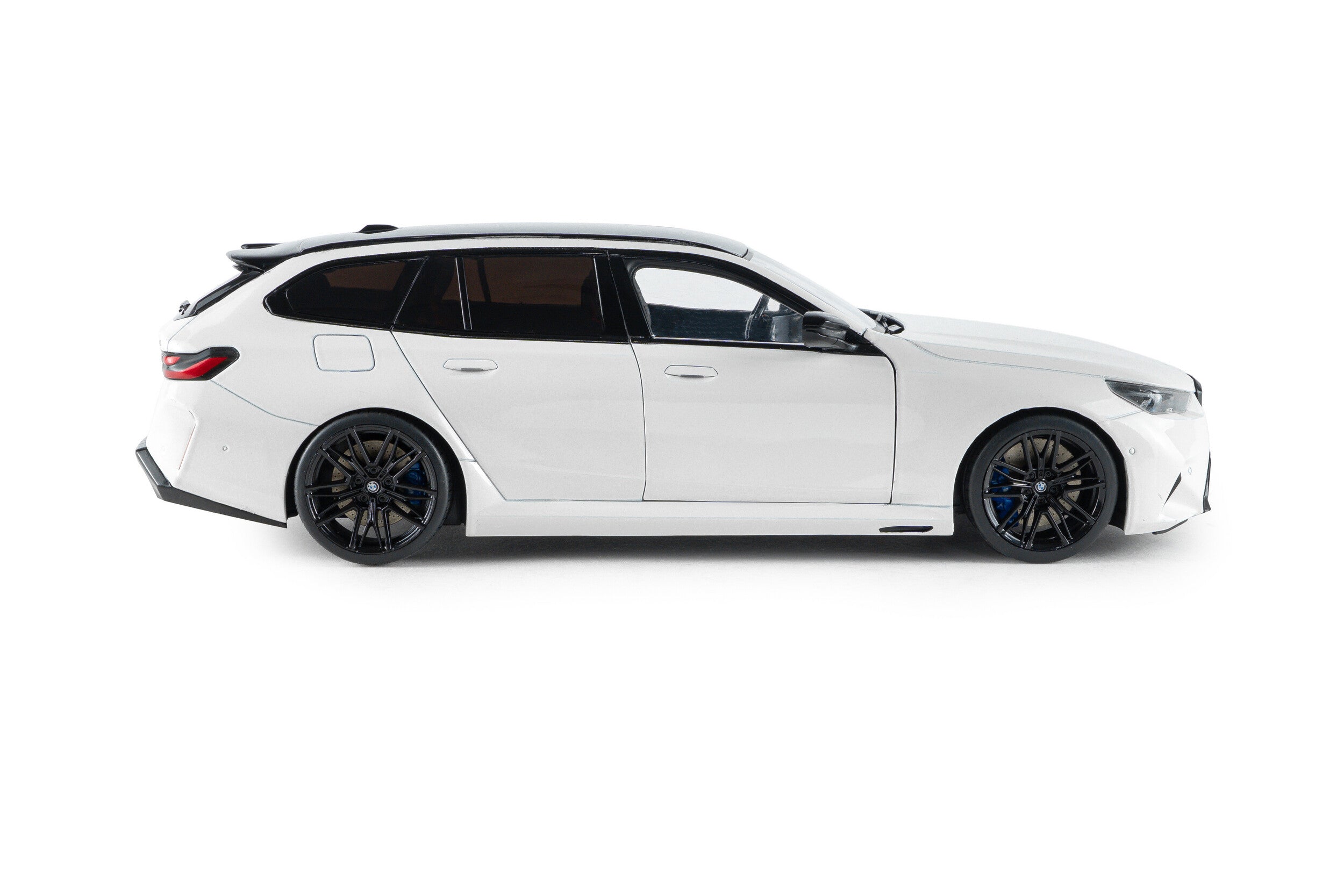 SOLIDO 1:18 Scale - 2025 BMW M5 Touring, Solid White - S1814802