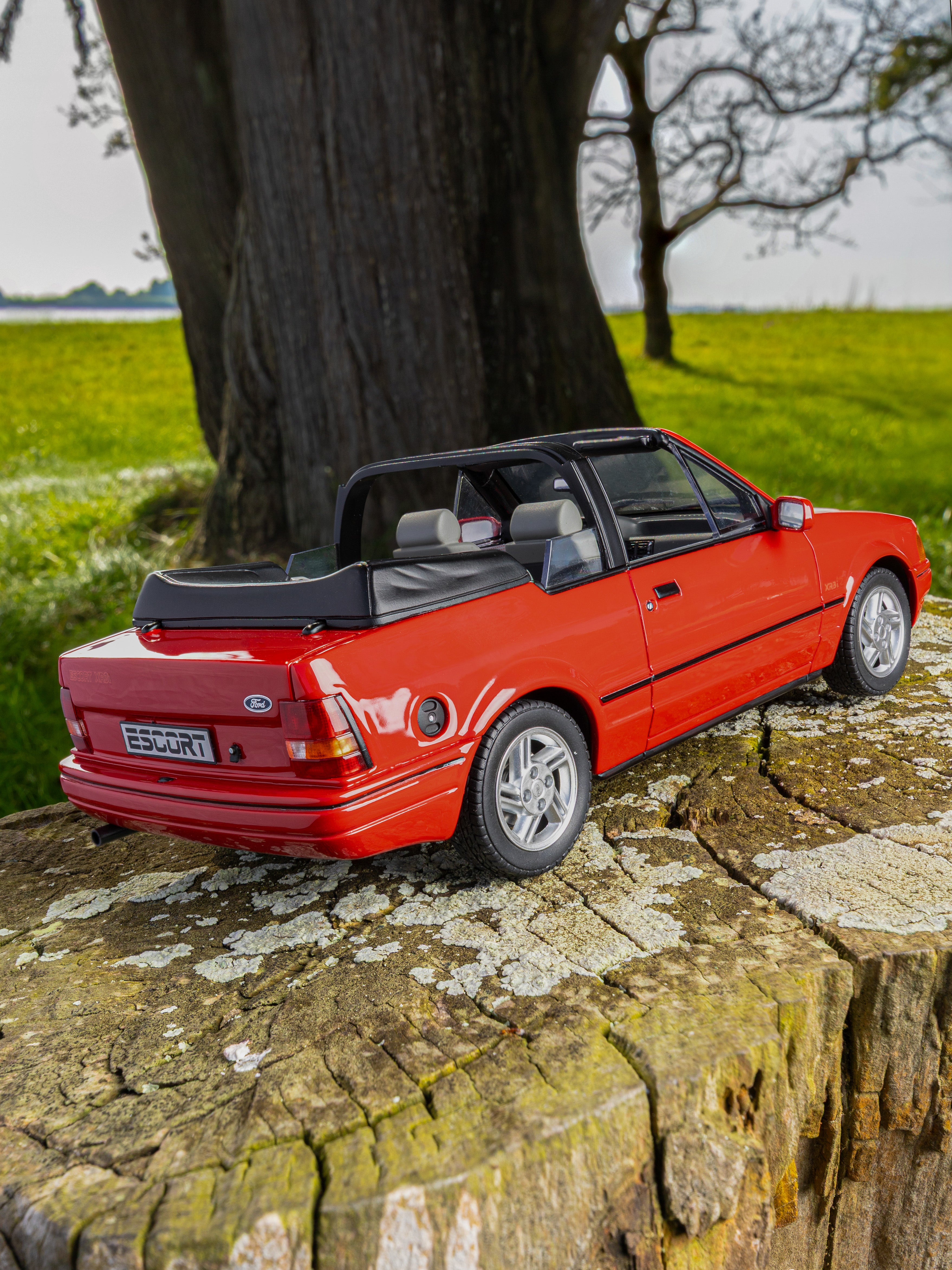 OTTO 1:18 Scale Resin - 1986 Ford Escort XR3i Mk4 Convertible, Flamenco Red - OT1254