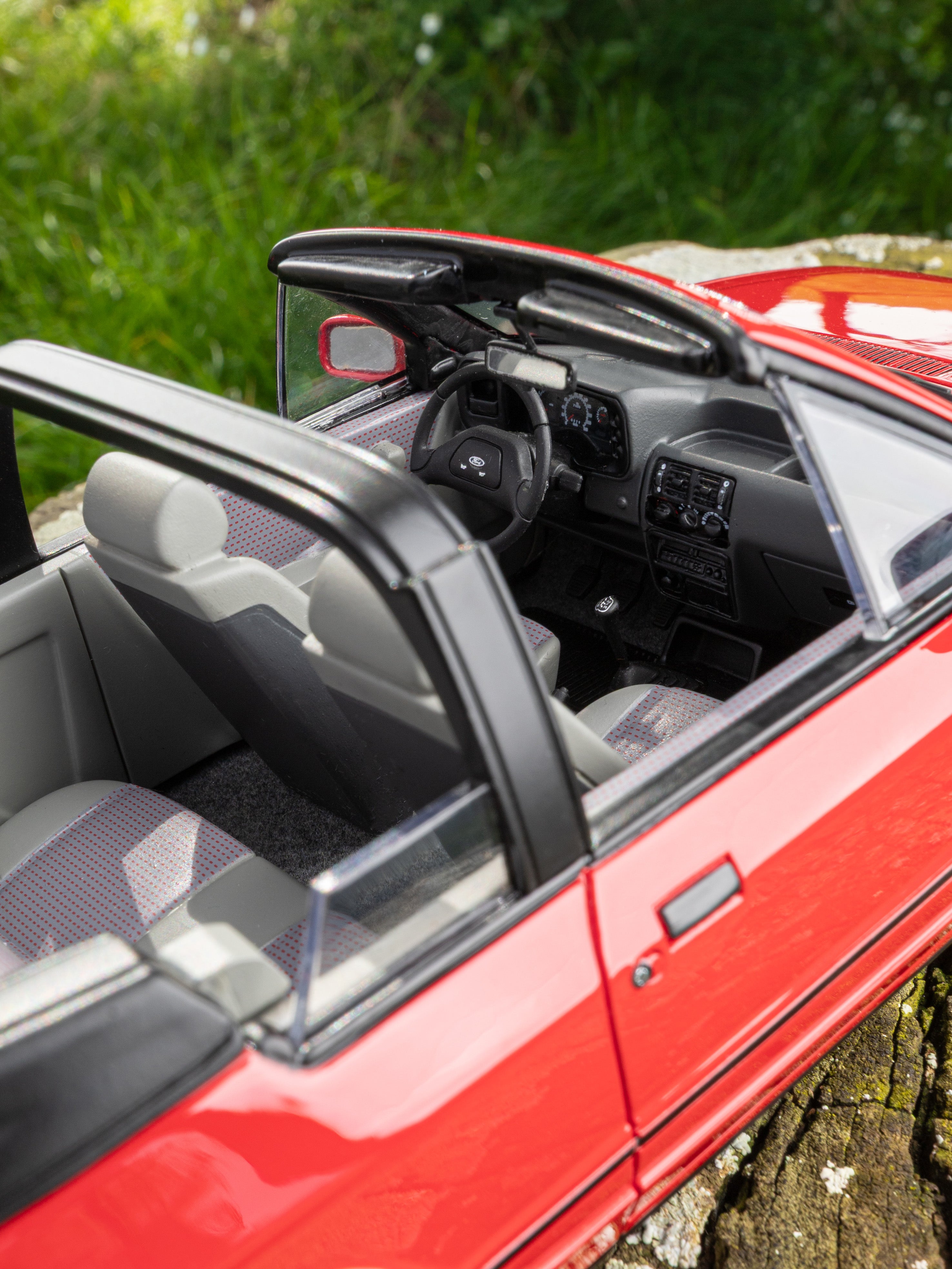OTTO 1:18 Scale Resin - 1986 Ford Escort XR3i Mk4 Convertible, Flamenco Red - OT1254