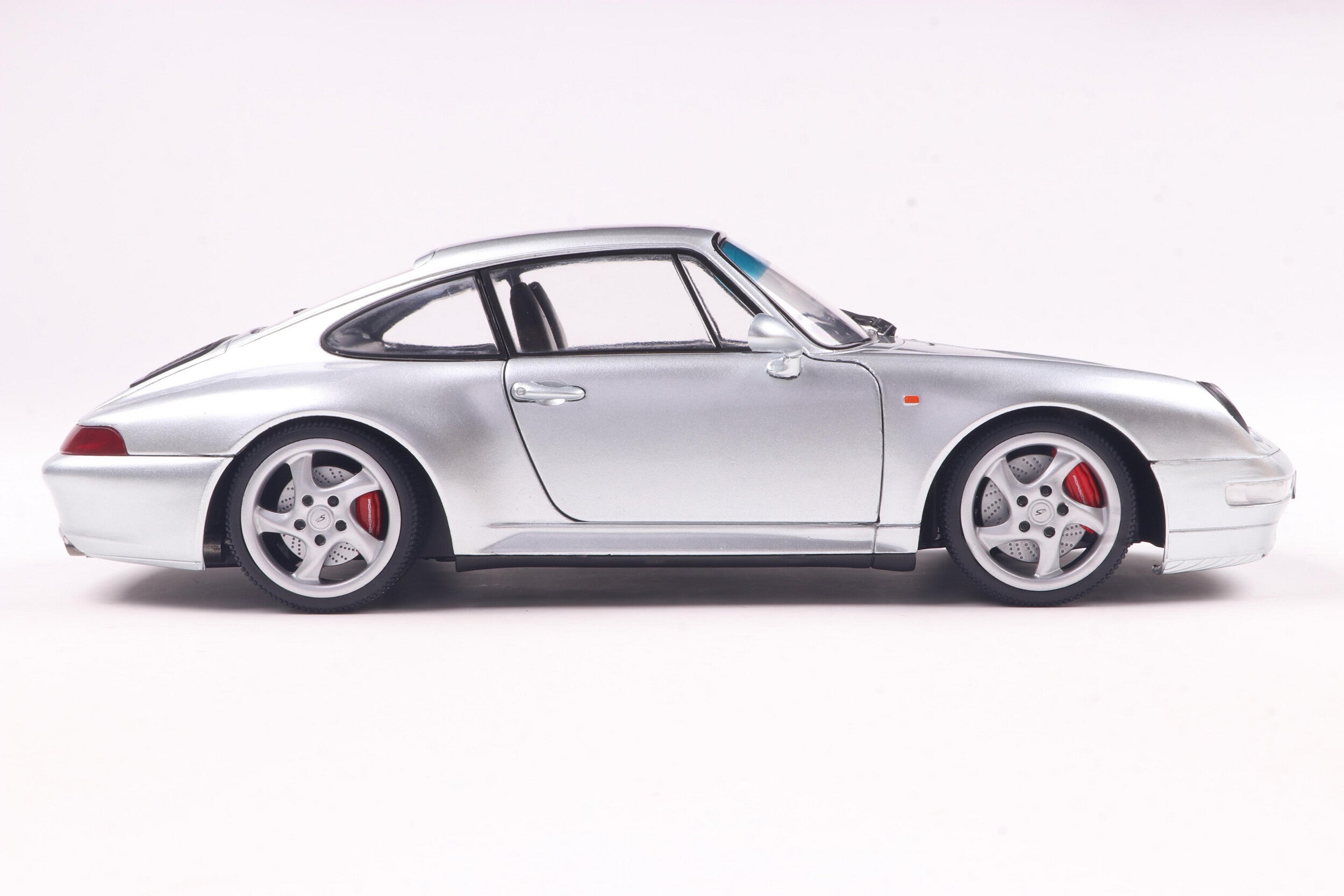 Solido 1:18 Diecast - 1996 Porsche 911 (993) 4S, Polar Silver - S1810103