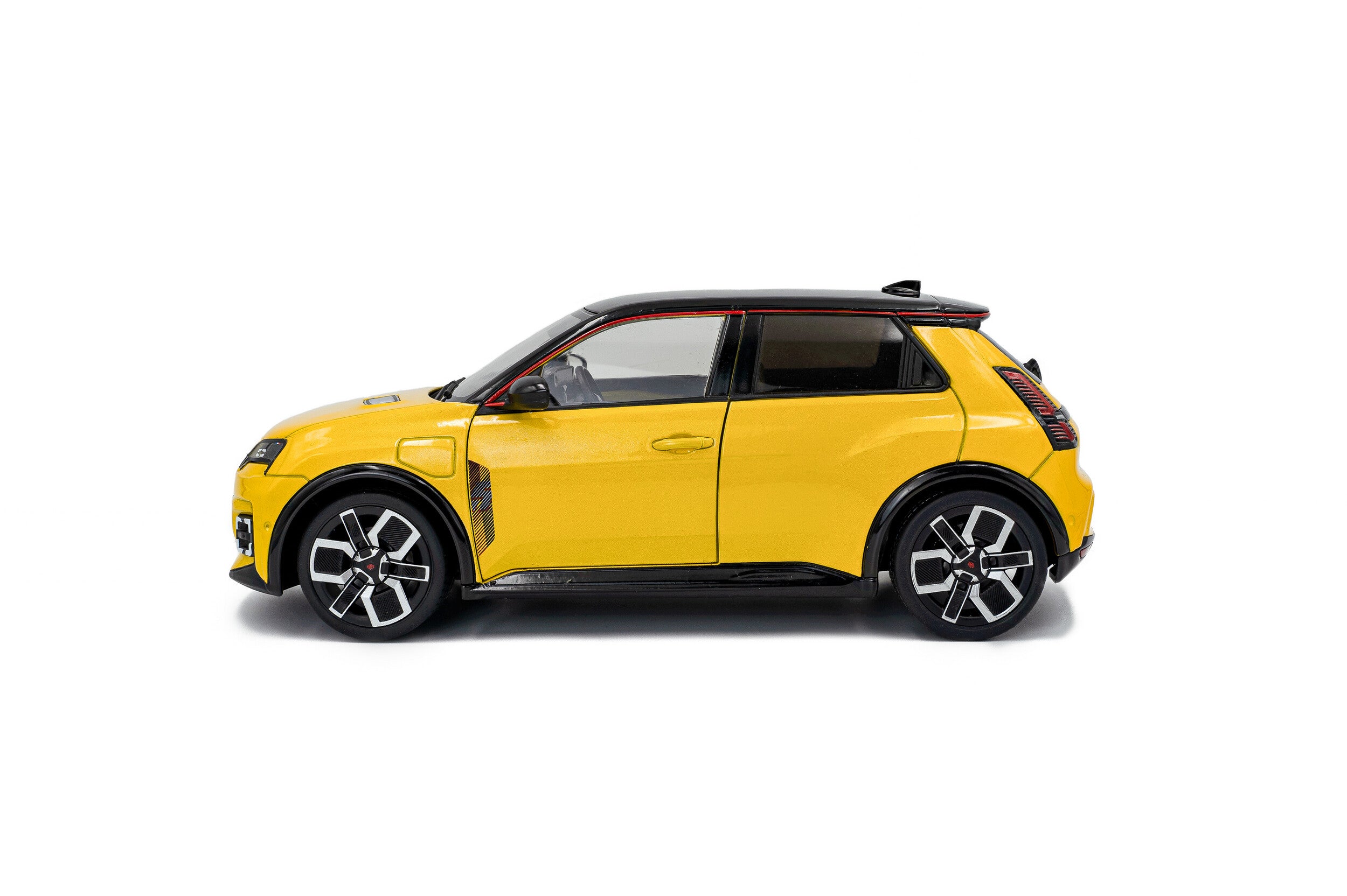 SOLIDO 1:18 Diecast - 2024 Renault 5 E-Tech in Yellow Pop - S1812602