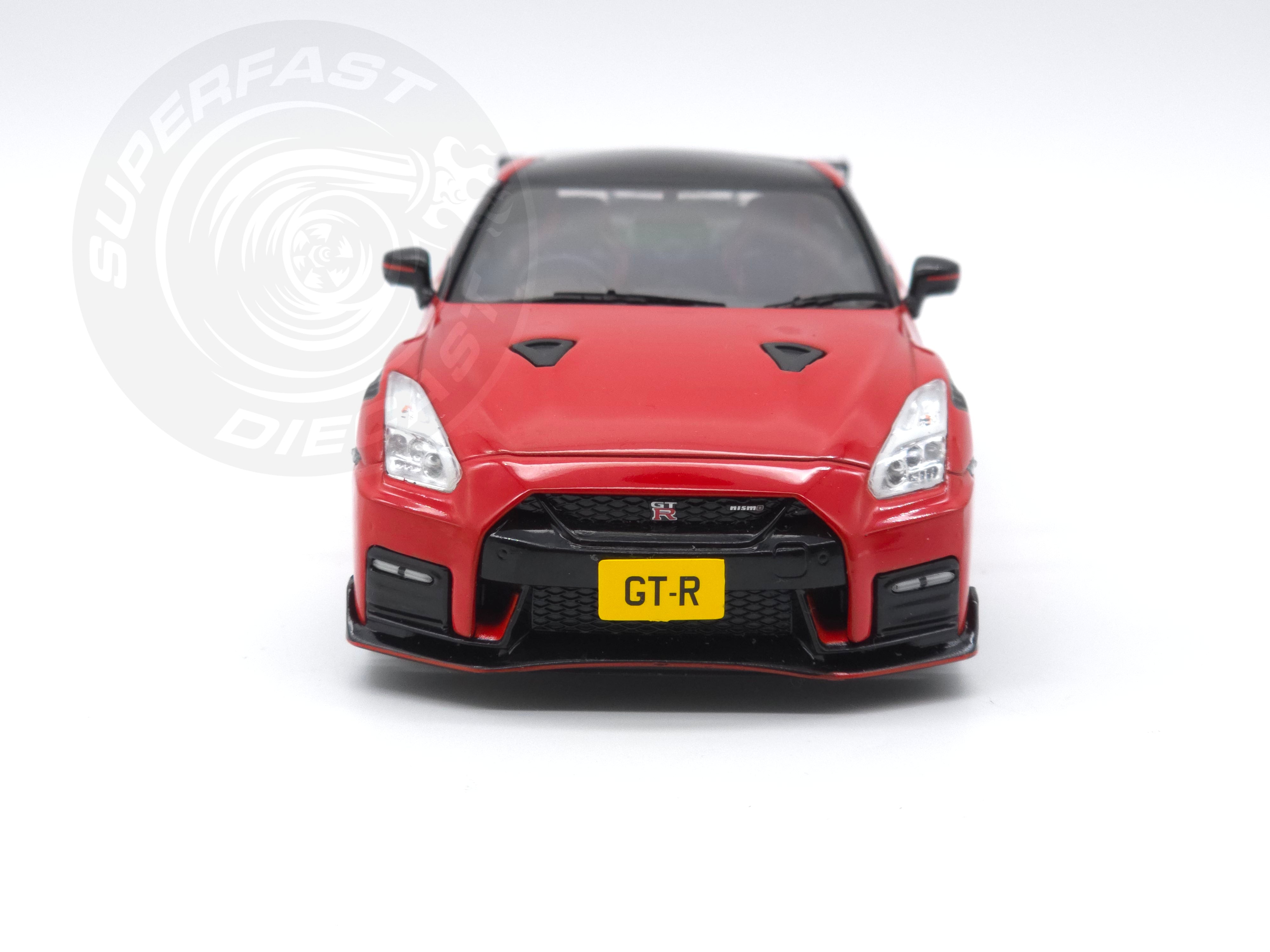 Whitebox 1:24 Scale Diecast Model Car - 2021 NISSAN GT-R Nismo in Red - WB124231