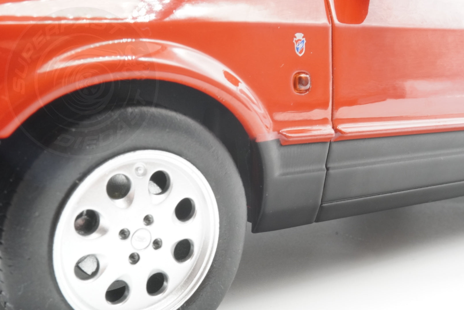 MCG 1:18 Scale Diecast - Ford Orion Mk II 1600i Ghia RHD with Pepperpot Alloys, Red (UK Exclusive 500pcs) - MCG18647