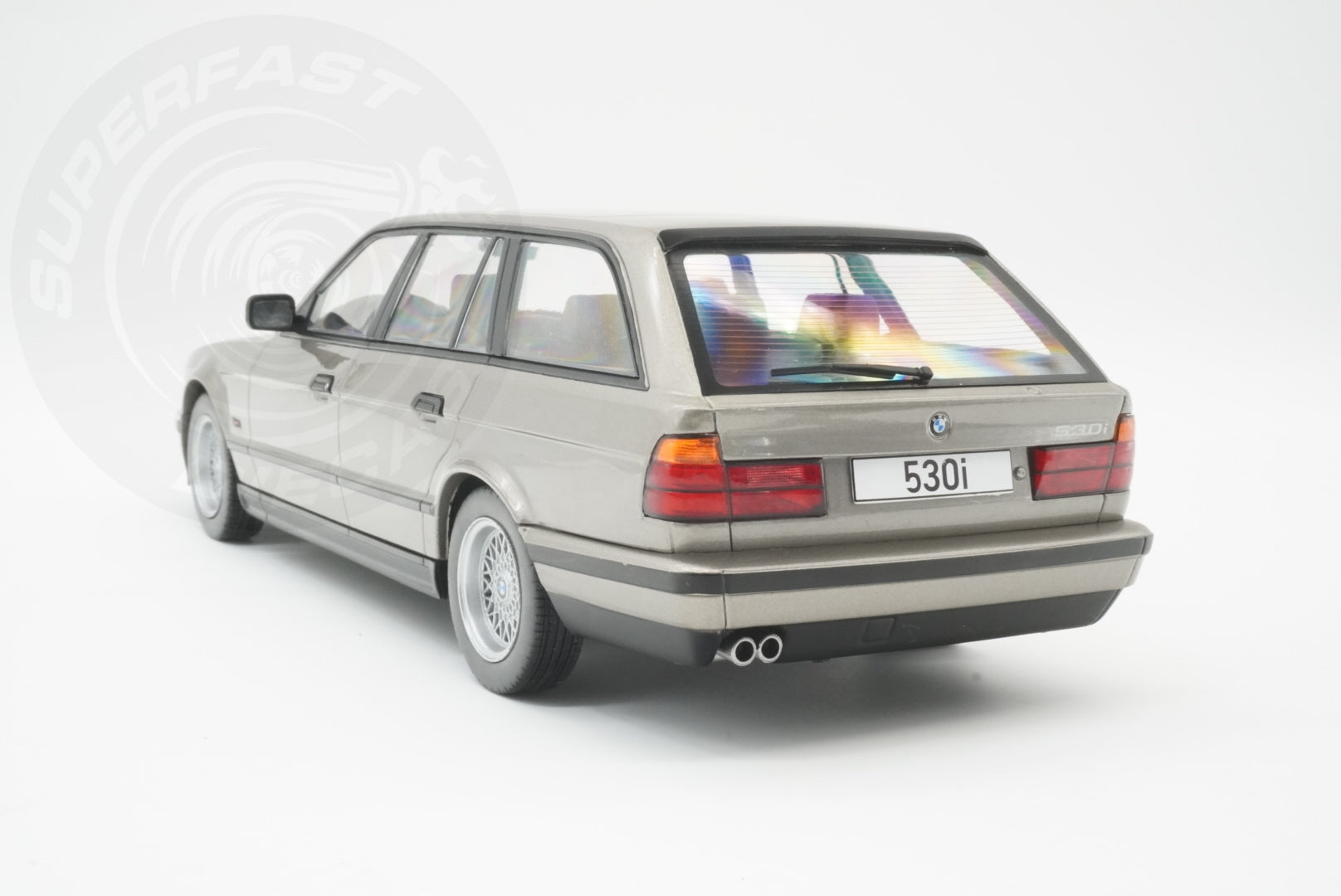 MCG 1:18 Scale Diecast Model Car - 1991 BMW 5 Series (E34) 530i Touring, Grey - MCG18330