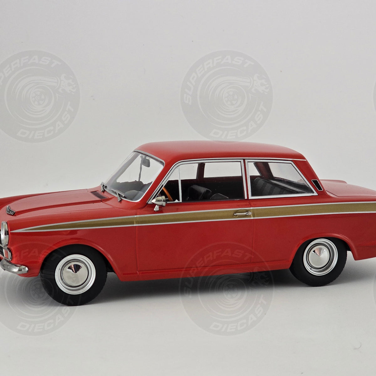 ModelCarGroup 1:18 Ford Lotus Cortina Ano de construção 1966 vermelho / ouro ModelCar Group MCG18532 modelo carro MCG18532 4052176824146 ModelCarGroup 1:18 Ford Lotus Cortina Ano de construção 1966 vermelho / ouro ModelCar Group MCG18532 modelo carro MCG18532 4052176824146