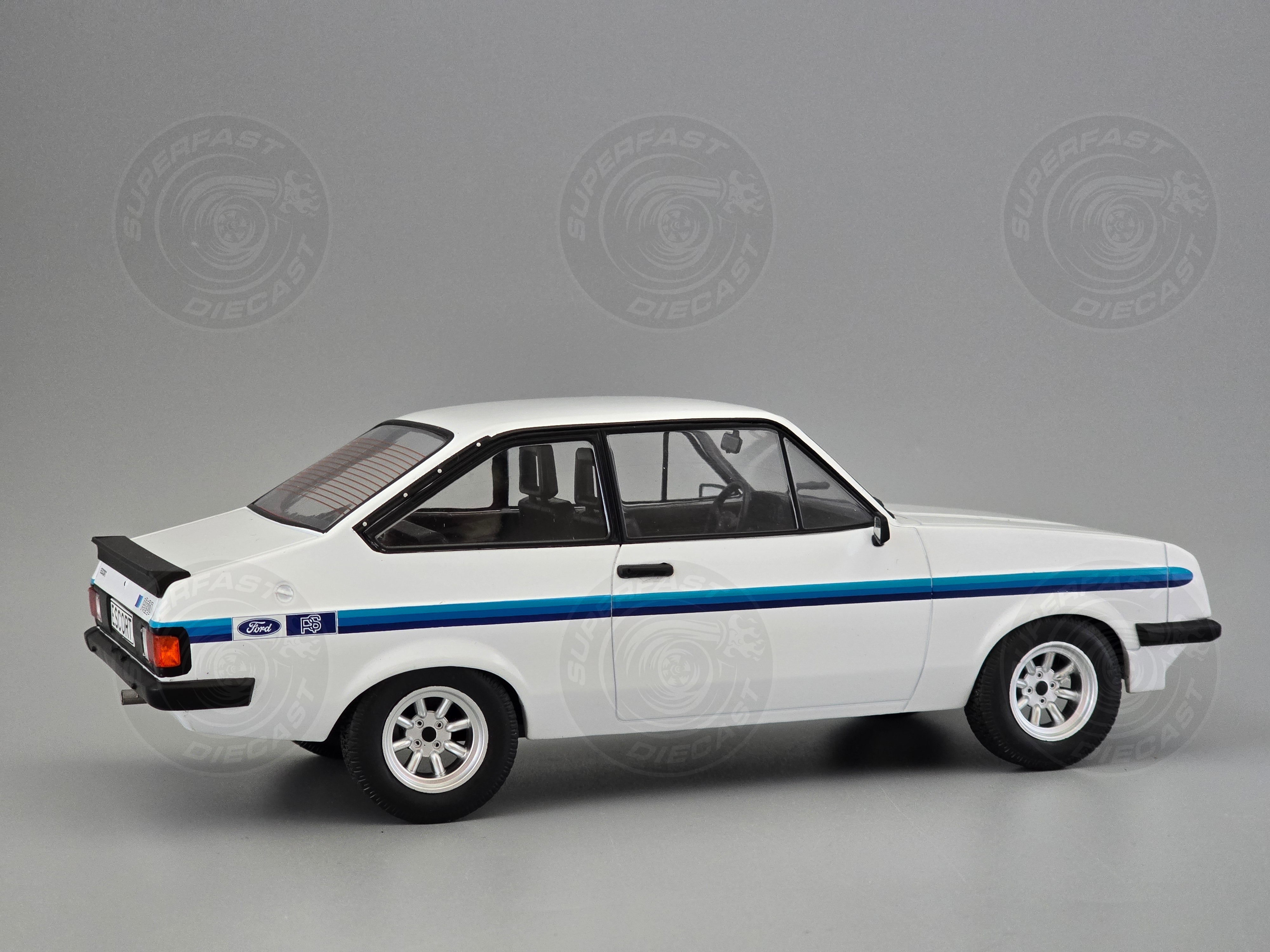 MCG 1:18 Scale Diecast - Ford Escort Mk2 RS 2000, White - MCG18439
