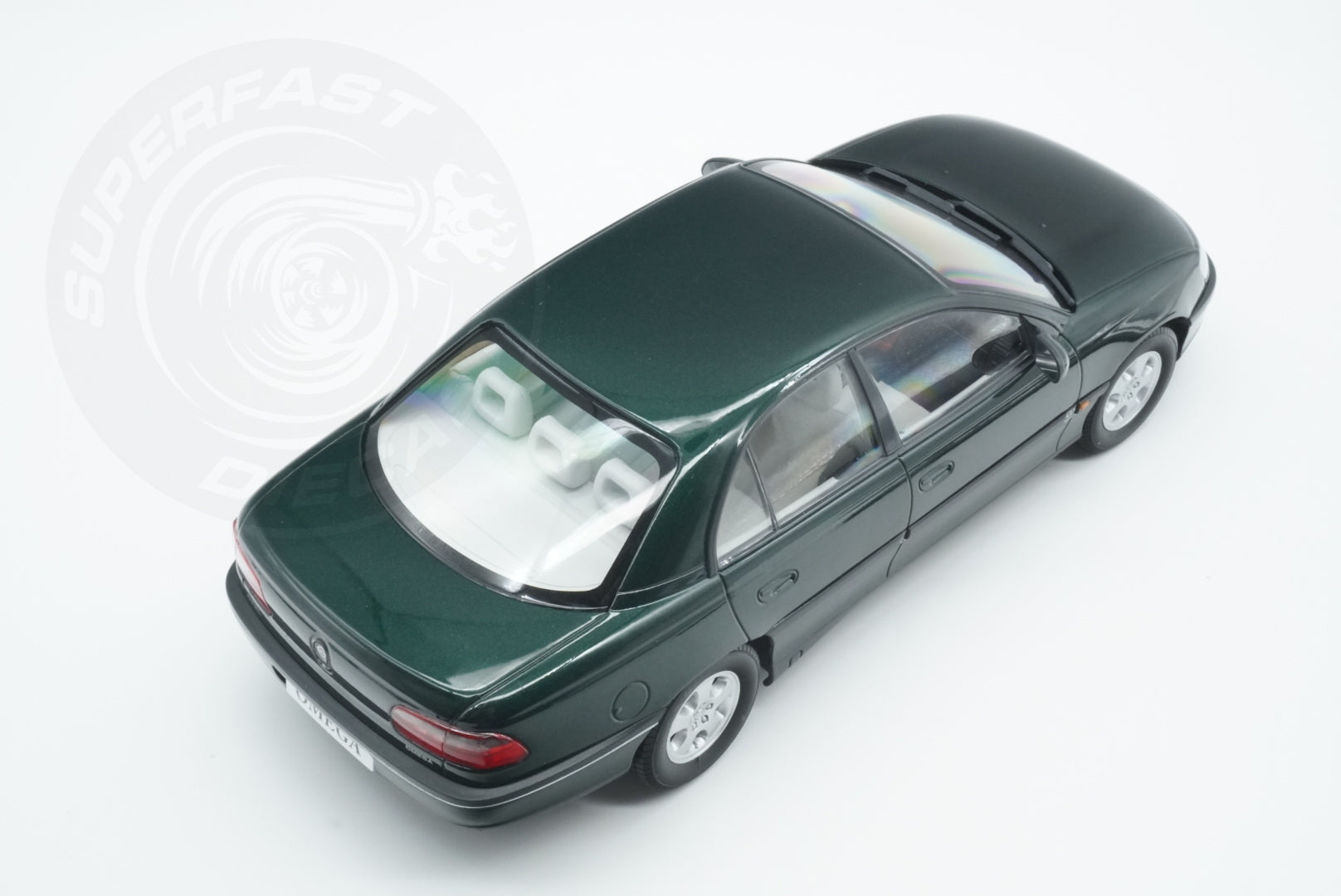 Triple 9 -  1:18 Scale Diecast - 1996 Opel Omega B CD, Jungle Green - T9-1800433