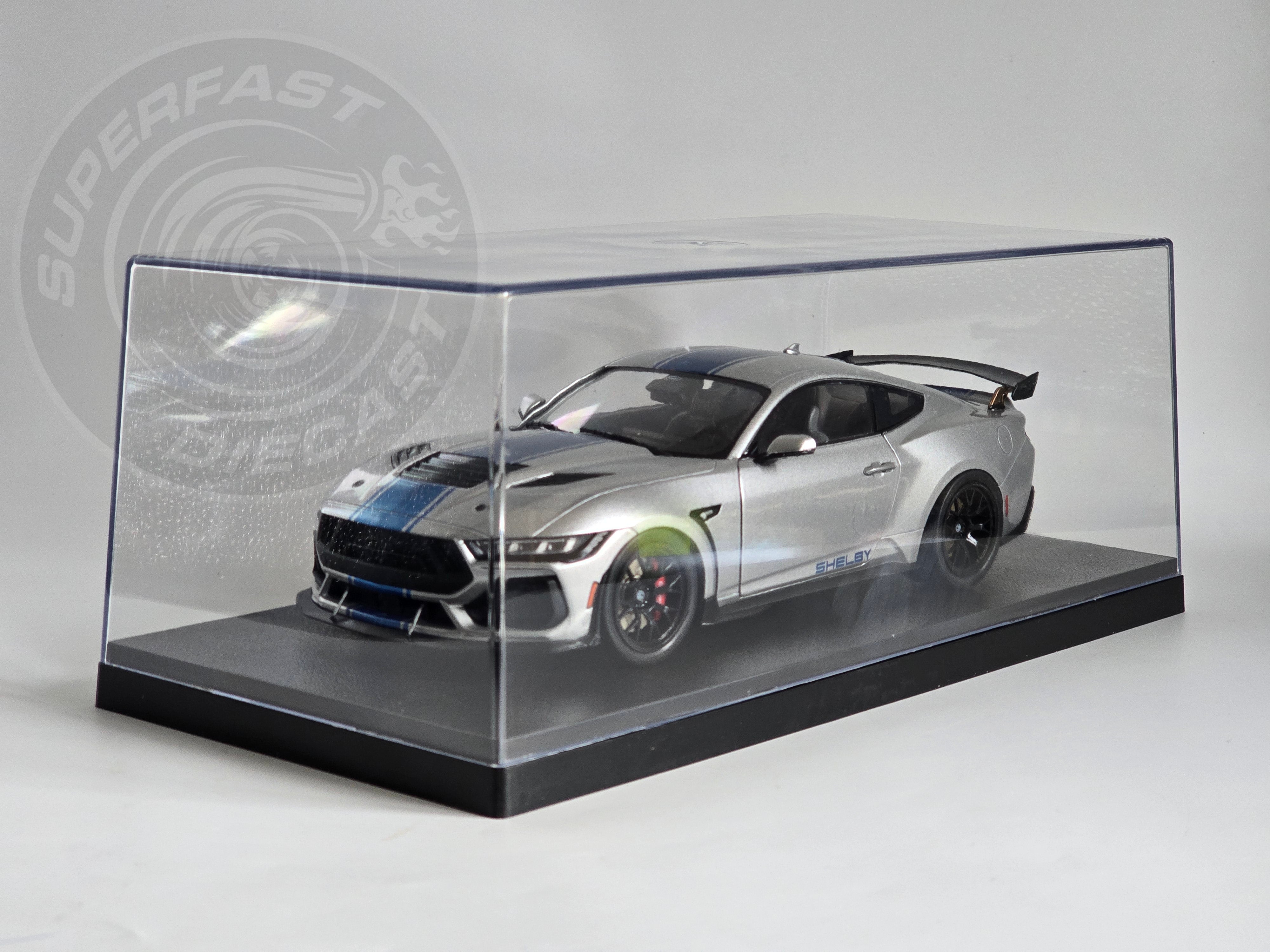 Triple 9 - 1:18 Stackable Display Case with Black Base - T9-18000