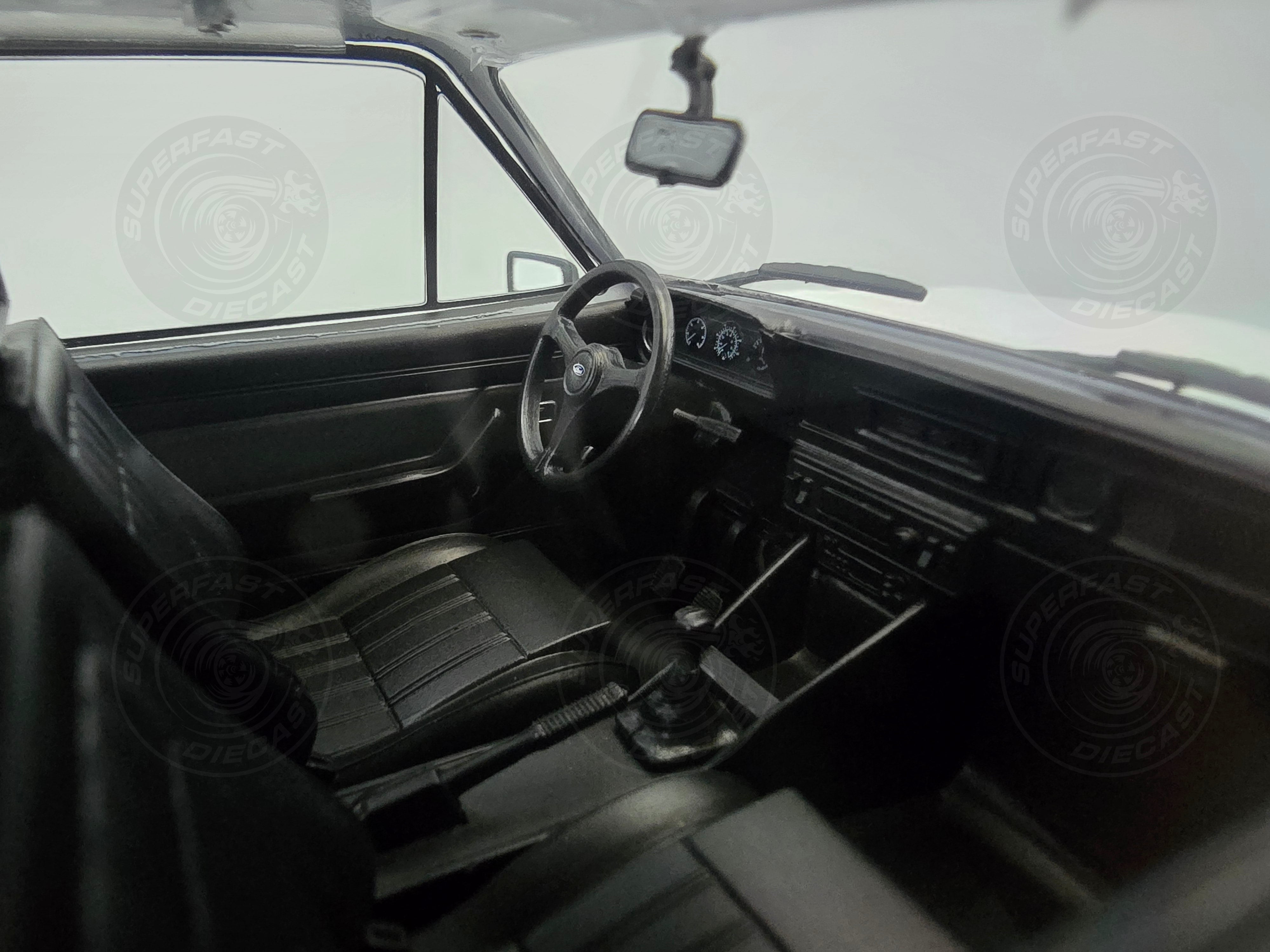 MCG 1:18 Scale Diecast - Ford Escort Mk2 RS 2000, White - MCG18439