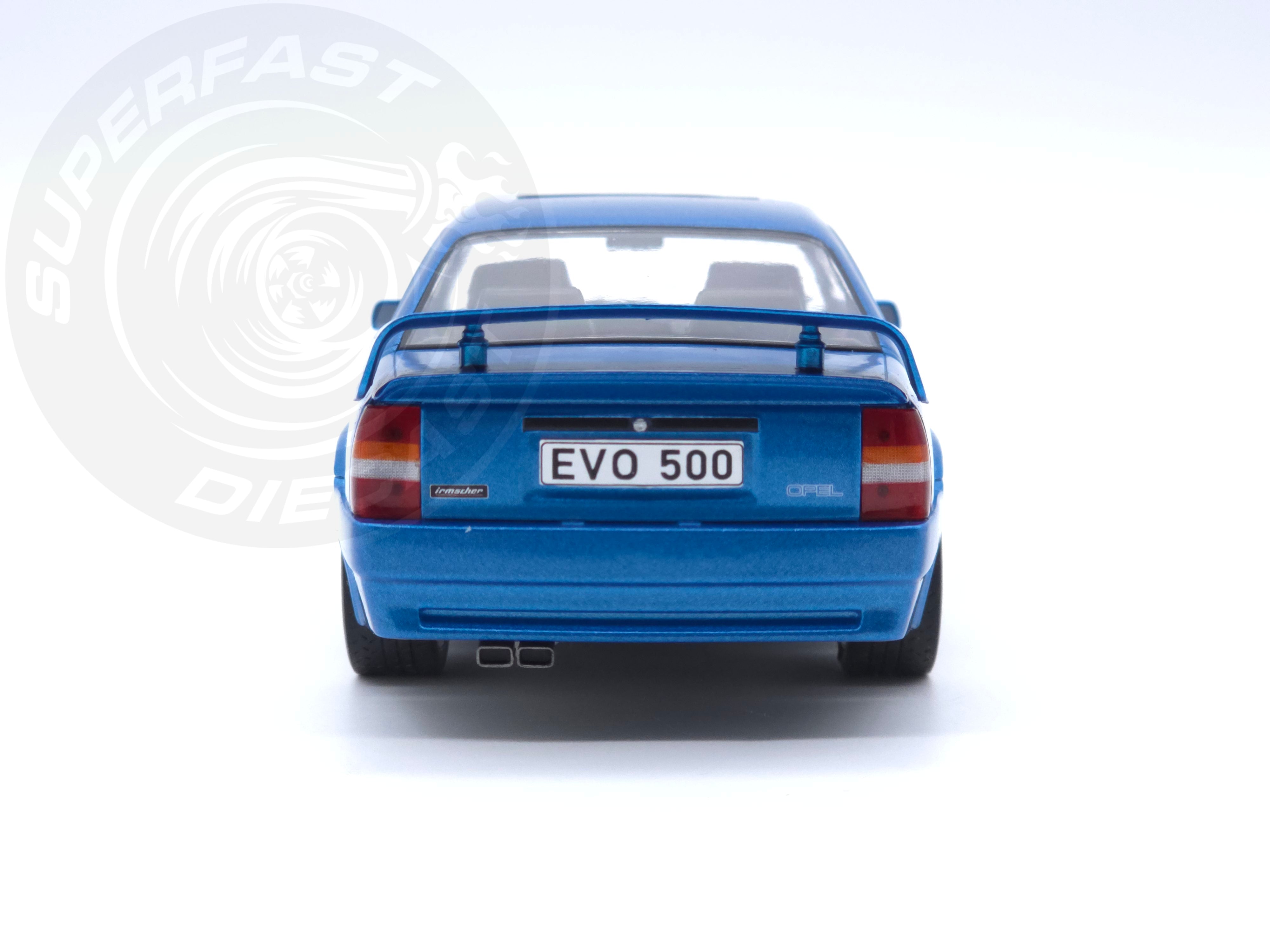 Whitebox  1:24 Scale Diecast - 1991 Opel Omega Evolution 500 in Blue - 124138