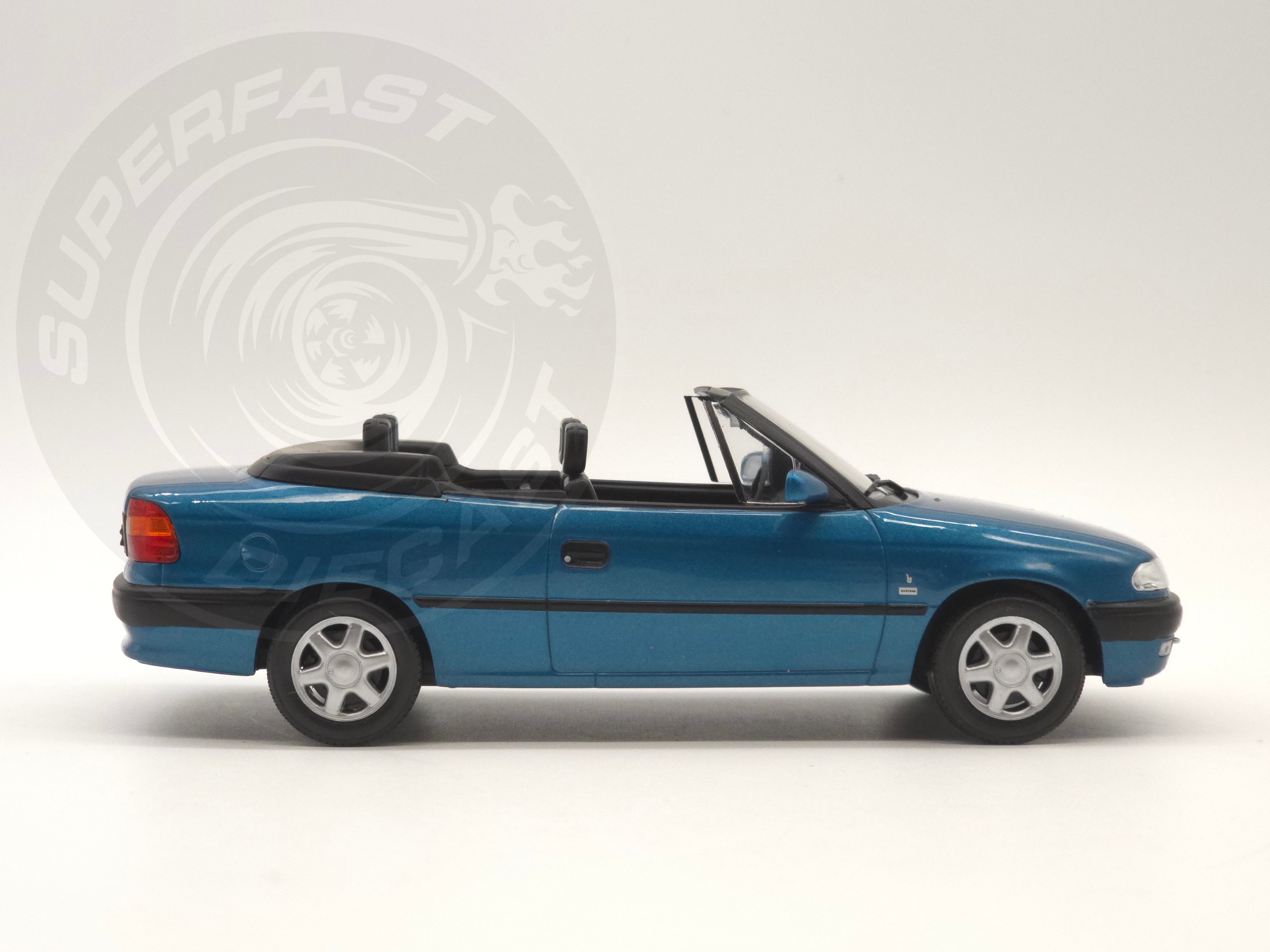 Whitebox  1:24 Scale Diecast - Opel Astra F Cabrio (Vauxhall Astra) in Blue - WB124234