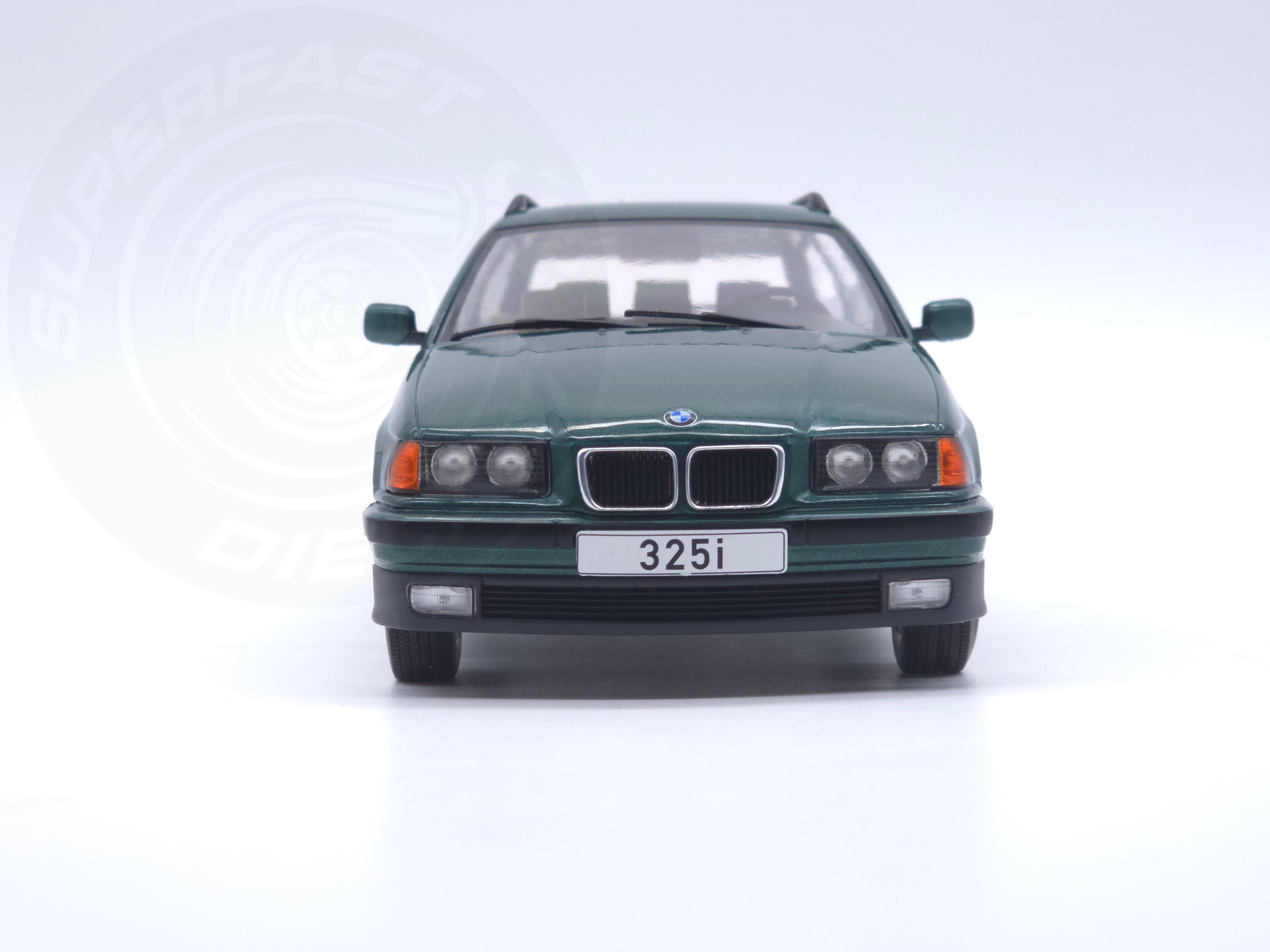 MCG 1:18 Scale Diecast Model, 1995 BMW 3 Series (E36) Touring, Green - MCG18366