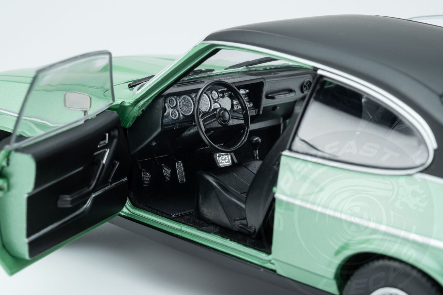 Touring Modelcars 1:18 Scale Diecast - 1974 Ford Capri Mk2 3.0 Ghia, MEDITERRANEAN GREEN - 18081202
