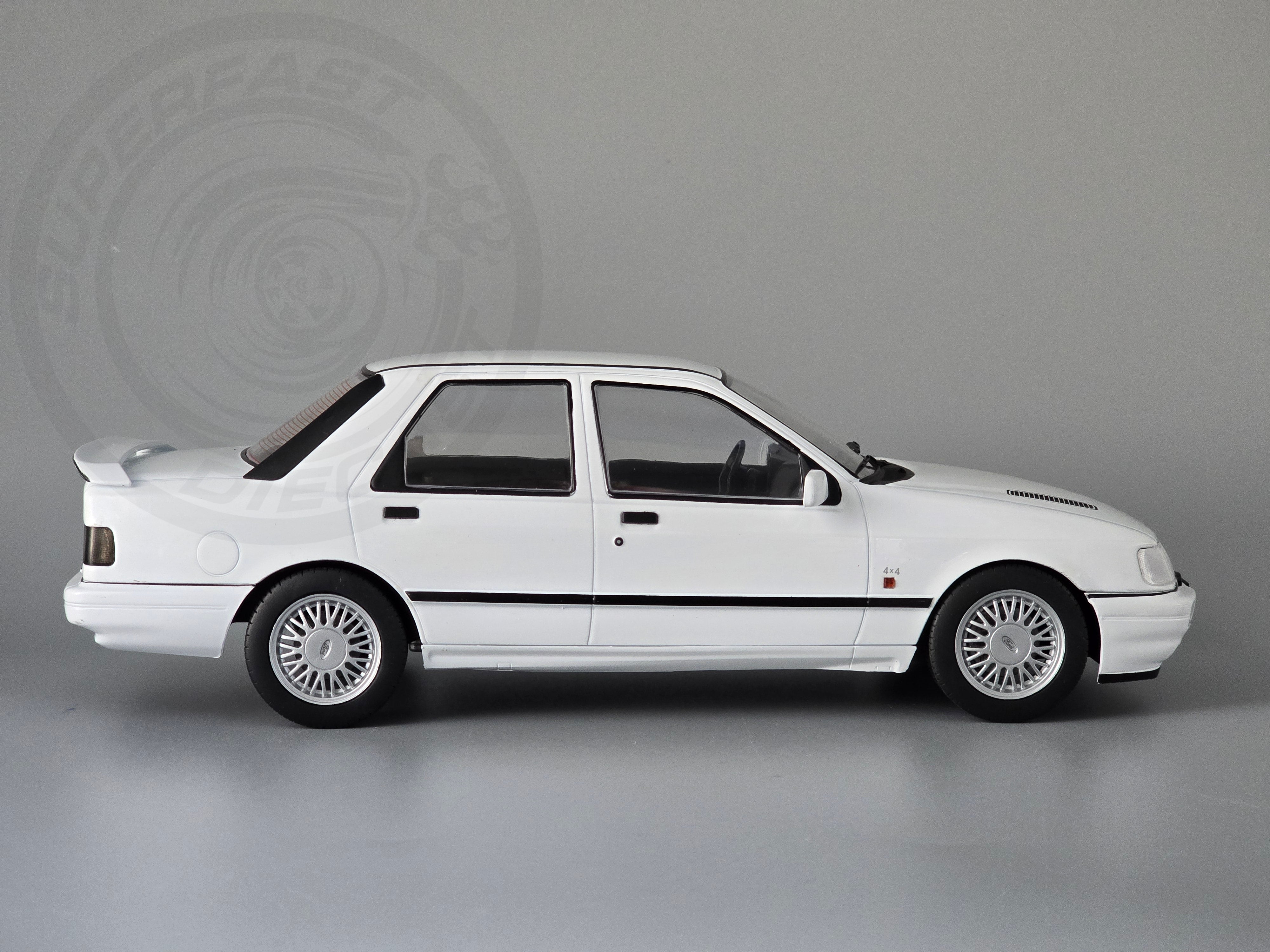 MCG 1:18 Scale - 1992 Ford Sierra Sapphire Cosworth 4x4 White - MCG18353