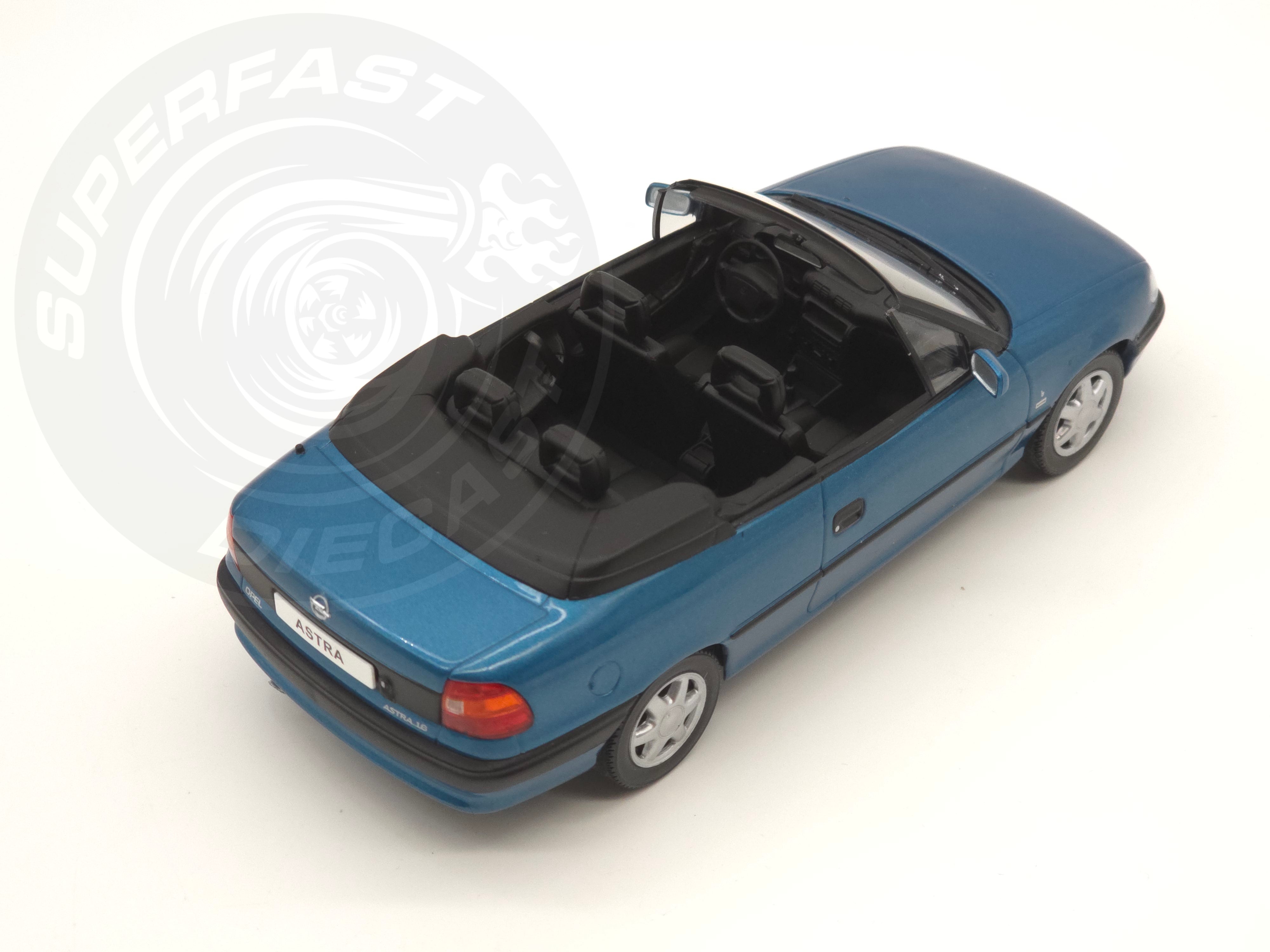 Whitebox  1:24 Scale Diecast - Opel Astra F Cabrio (Vauxhall Astra) in Blue - WB124234