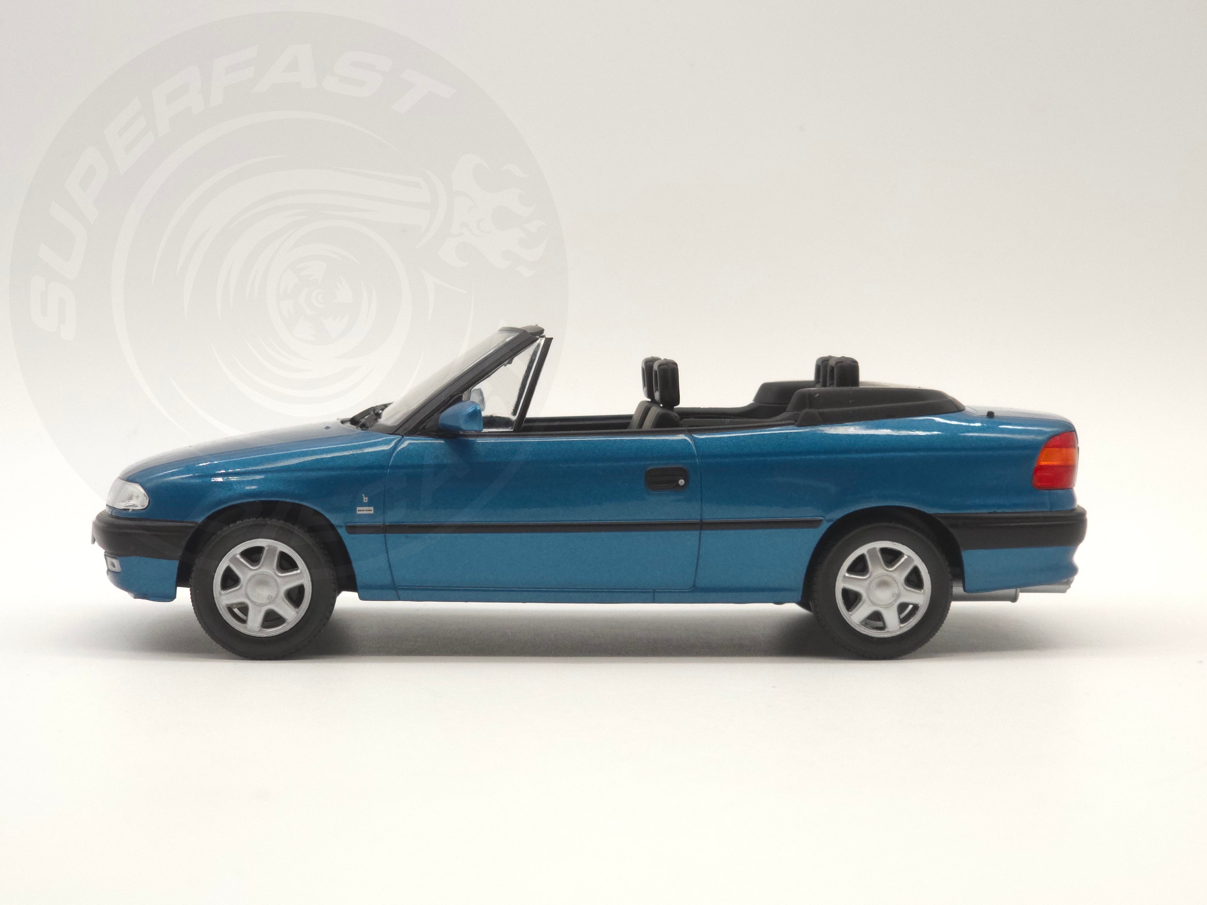 Whitebox  1:24 Scale Diecast - Opel Astra F Cabrio (Vauxhall Astra) in Blue - WB124234