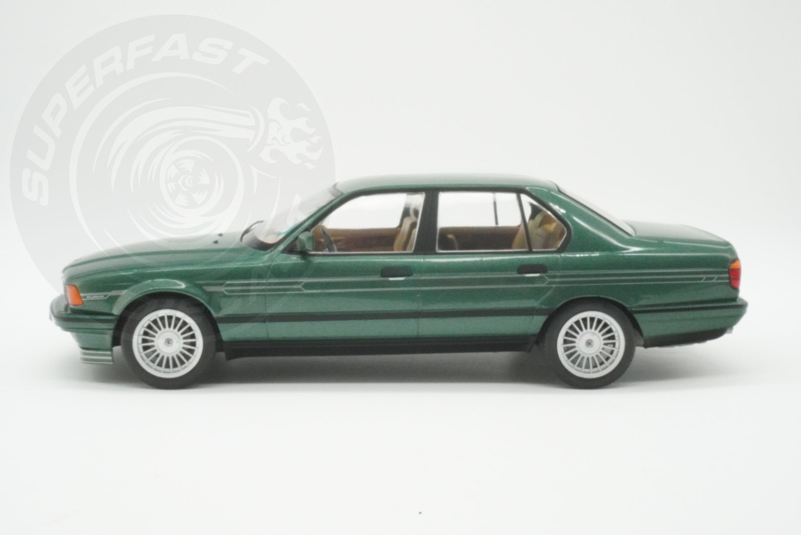 MCG 1:18 Scale Diecast Model Car - 1992 BMW Alpina B11 3,5, Green - MCG18233