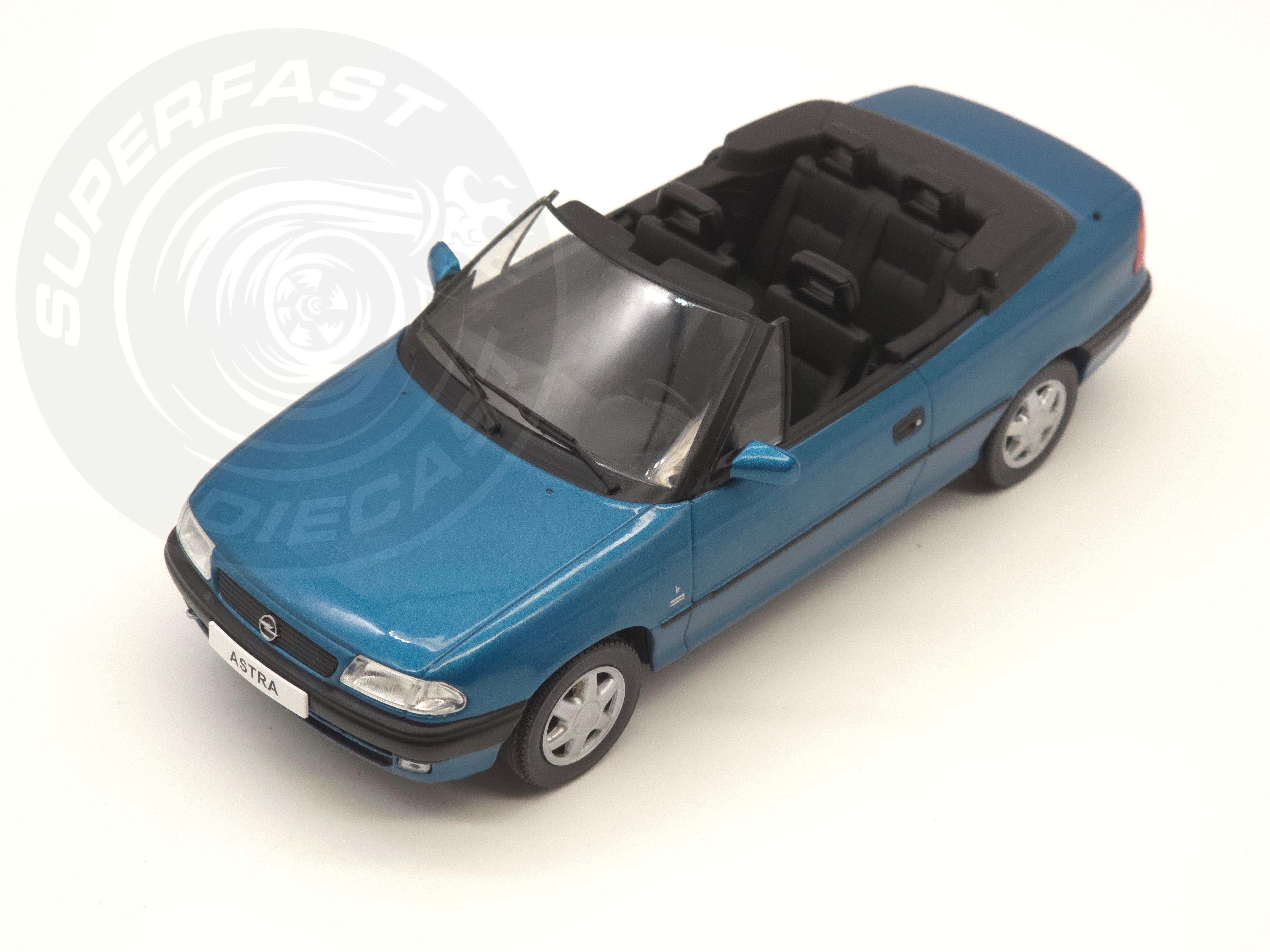 Whitebox  1:24 Scale Diecast - Opel Astra F Cabrio (Vauxhall Astra) in Blue - WB124234