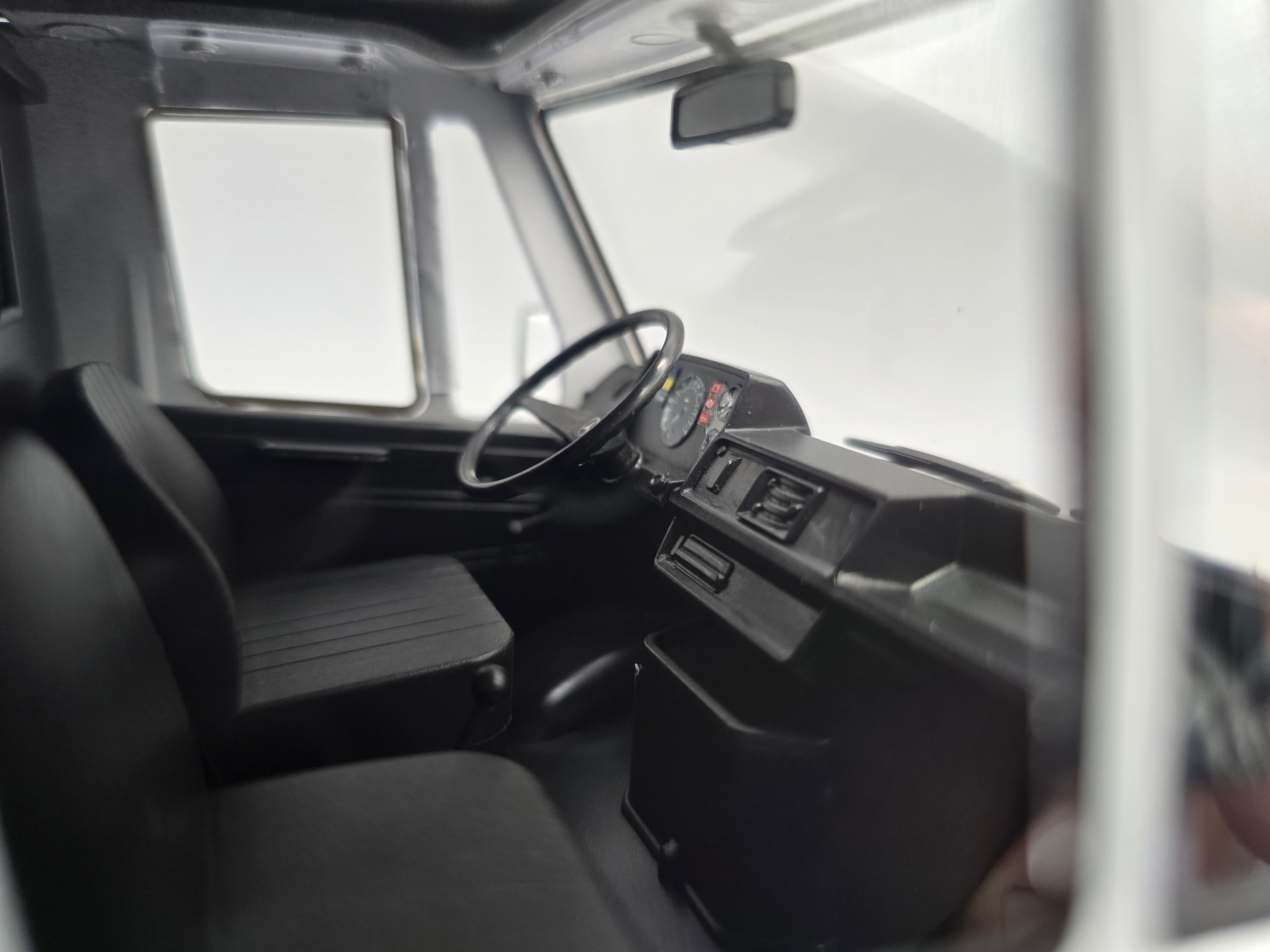 KK Scale 1:18 Scale Diecast - 1988 Mercedes 208 D Service Van, White - KKDC180302