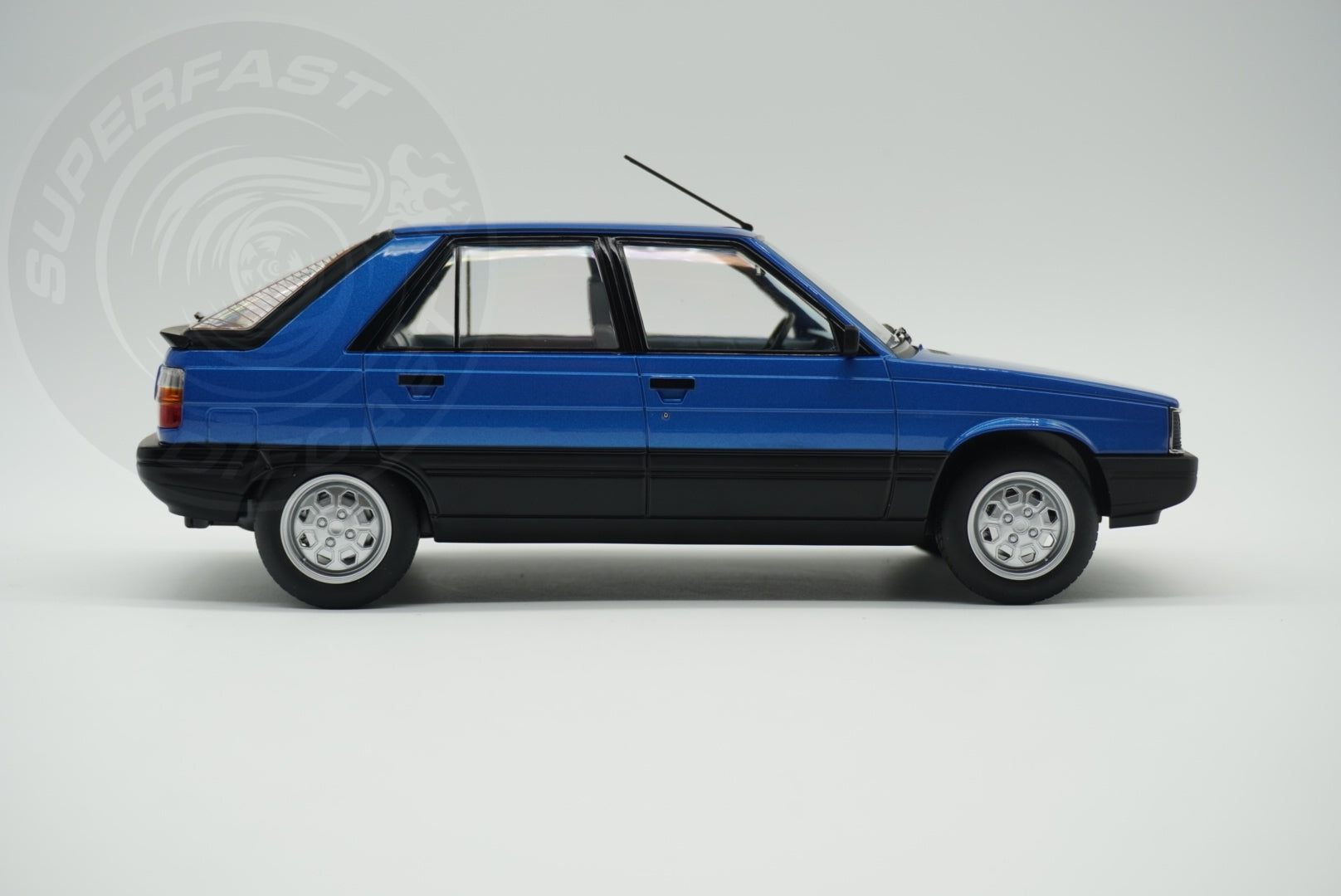 MCG 1:18 Diecast - 1985 Renault 11 GTL, Blue - MCG18591