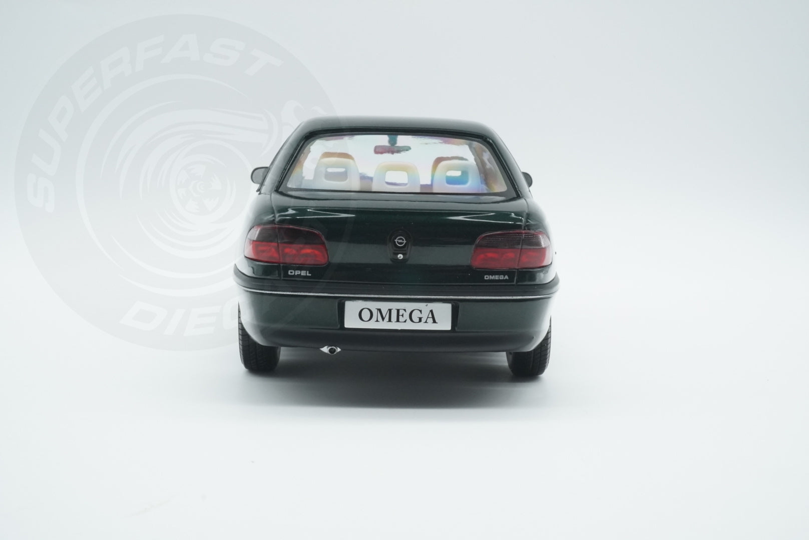 Triple 9 -  1:18 Scale Diecast - 1996 Opel Omega B CD, Jungle Green - T9-1800433