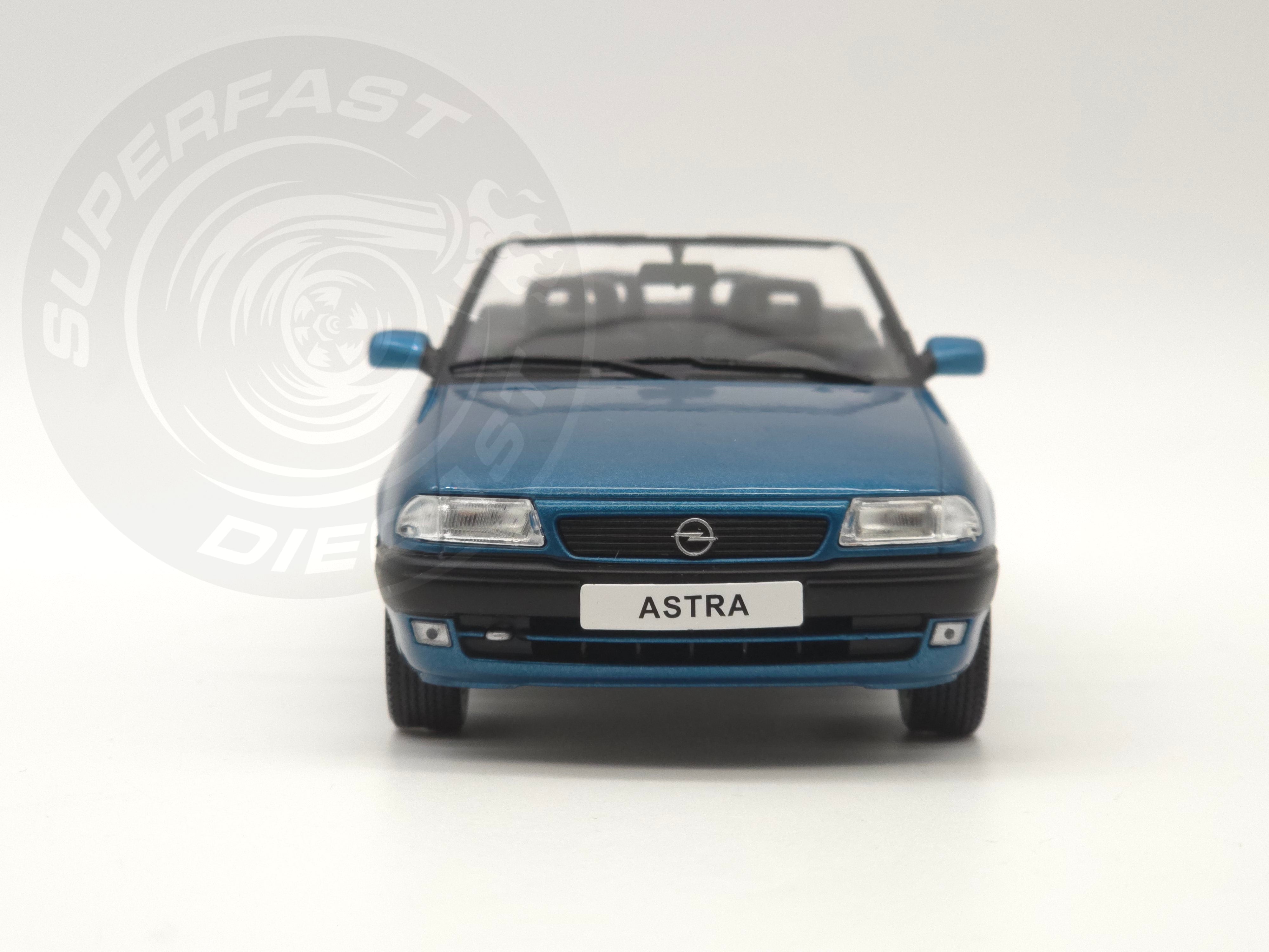 Whitebox  1:24 Scale Diecast - Opel Astra F Cabrio (Vauxhall Astra) in Blue - WB124234