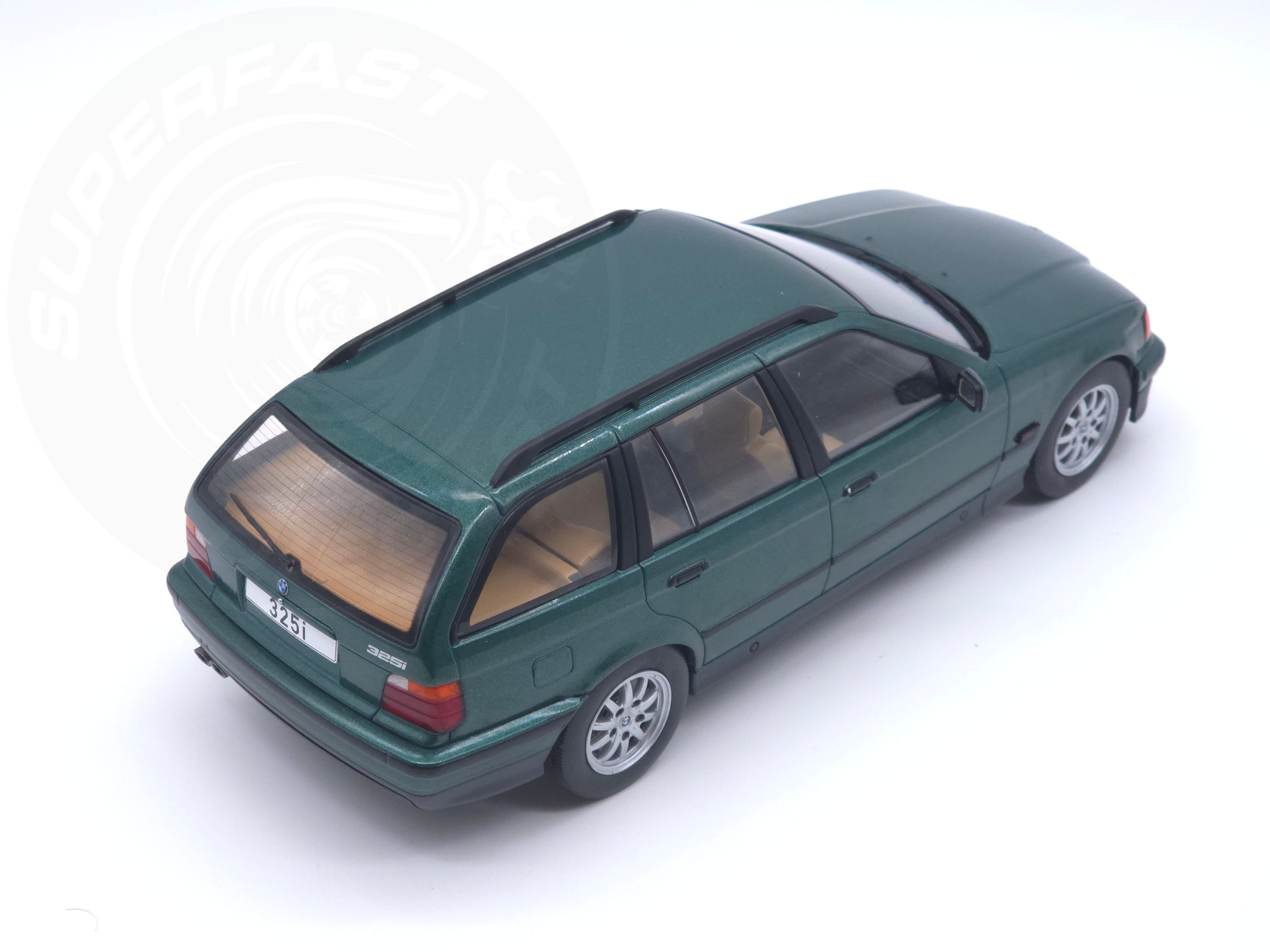 MCG 1:18 Scale Diecast Model, 1995 BMW 3 Series (E36) Touring, Green - MCG18366