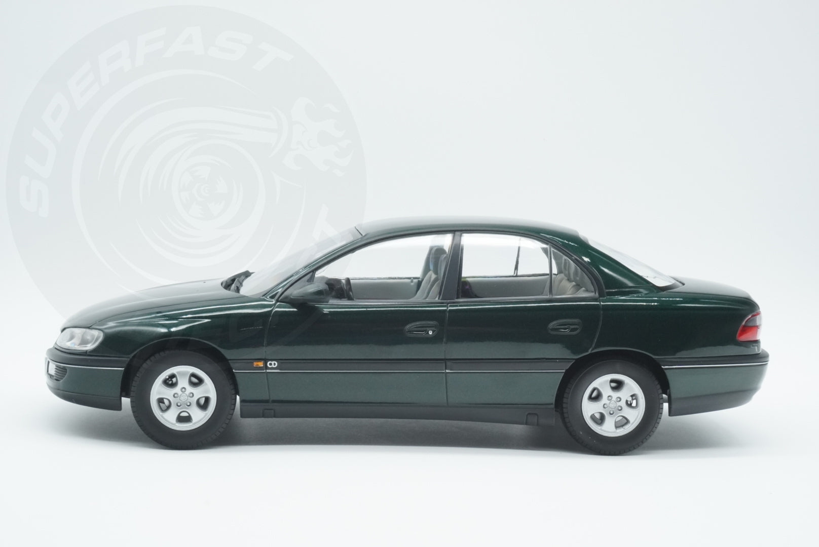 Triple 9 -  1:18 Scale Diecast - 1996 Opel Omega B CD, Jungle Green - T9-1800433