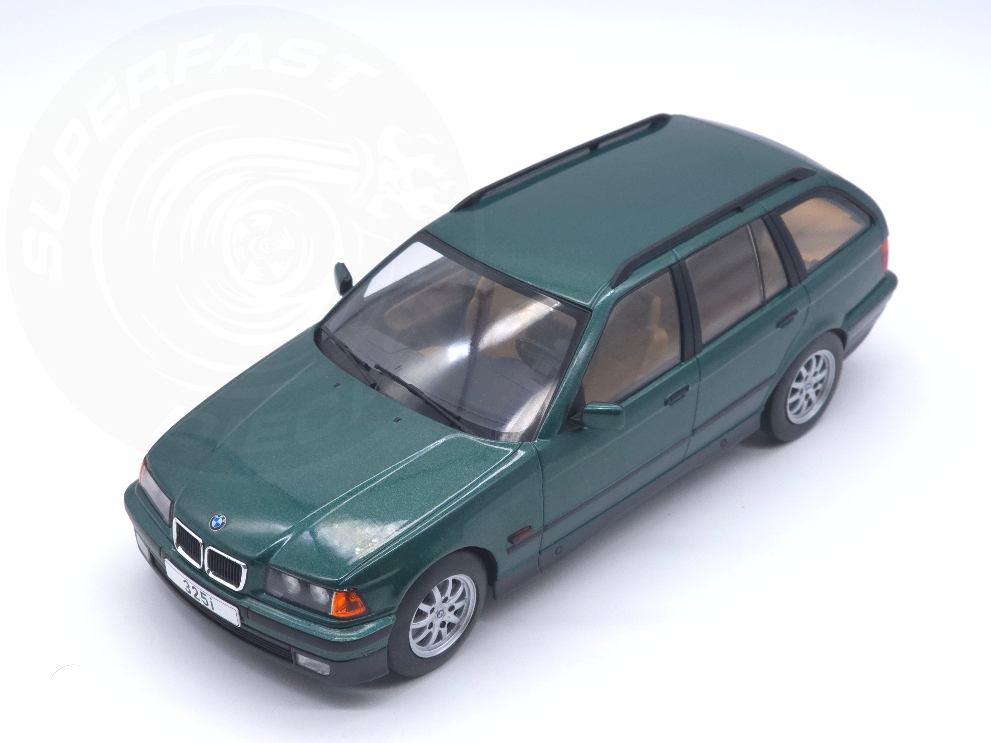 MCG 1:18 Scale Diecast Model, 1995 BMW 3 Series (E36) Touring, Green - MCG18366