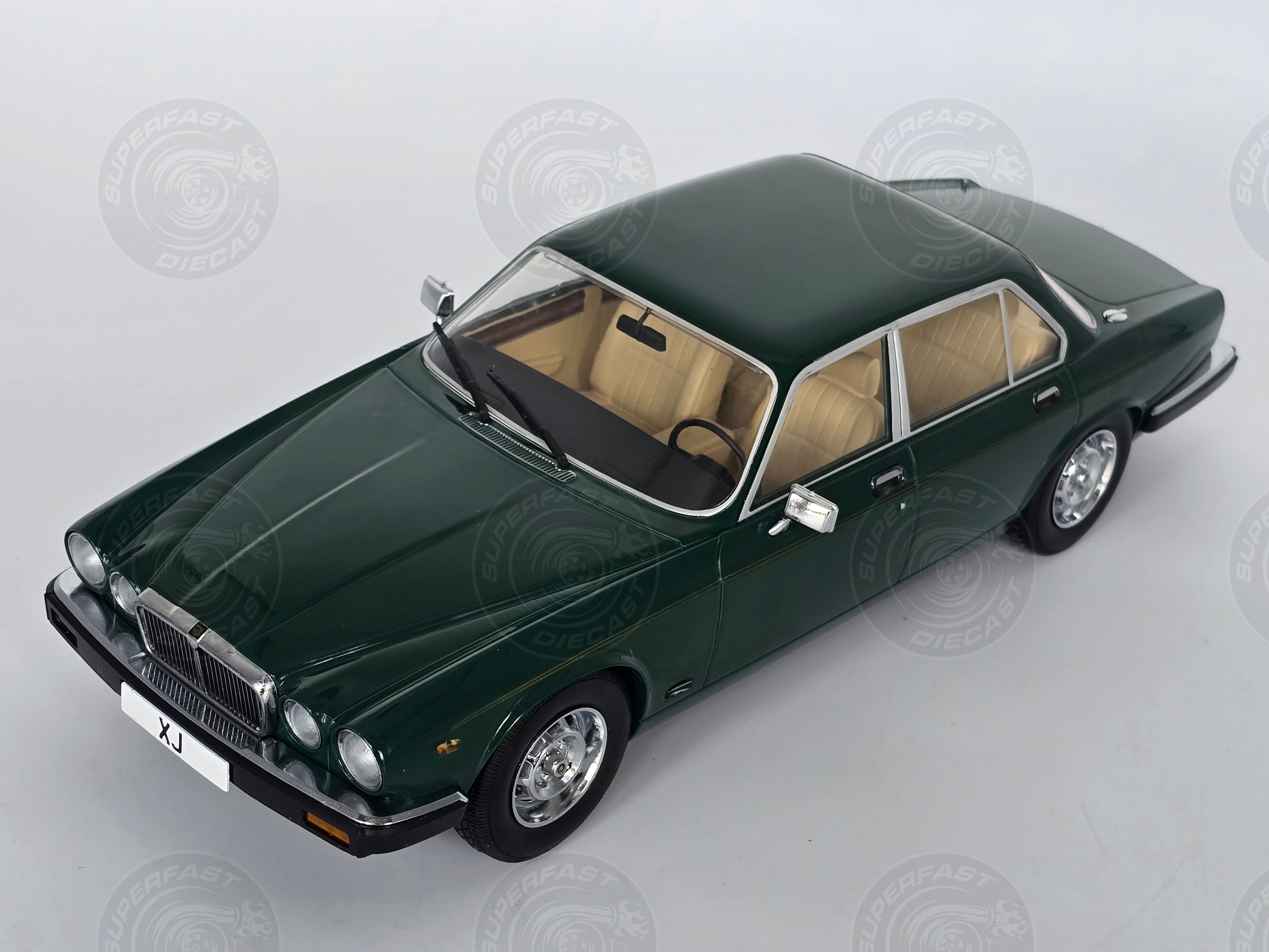 MCG 1:18 Scale Diecast - 1979 Jaguar XJ Series III, Dark Green - MCG18175