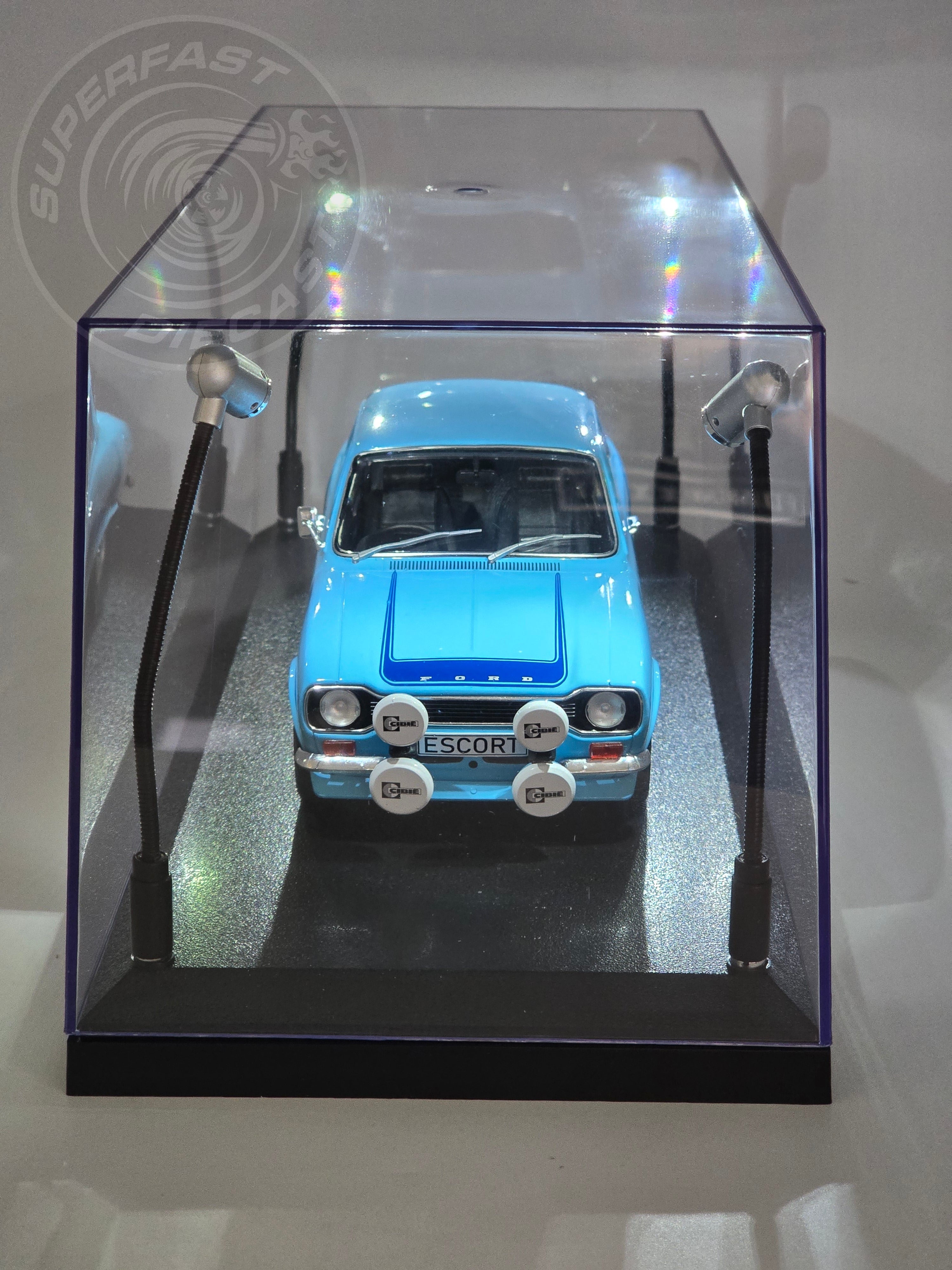 Triple 9 - 1:18 LED DISPLAY CASE, 4 ADJUSTABLE LIGHTS 35.5 X 15.6 X 16CM WITH BLACK BASE - T9-189910
