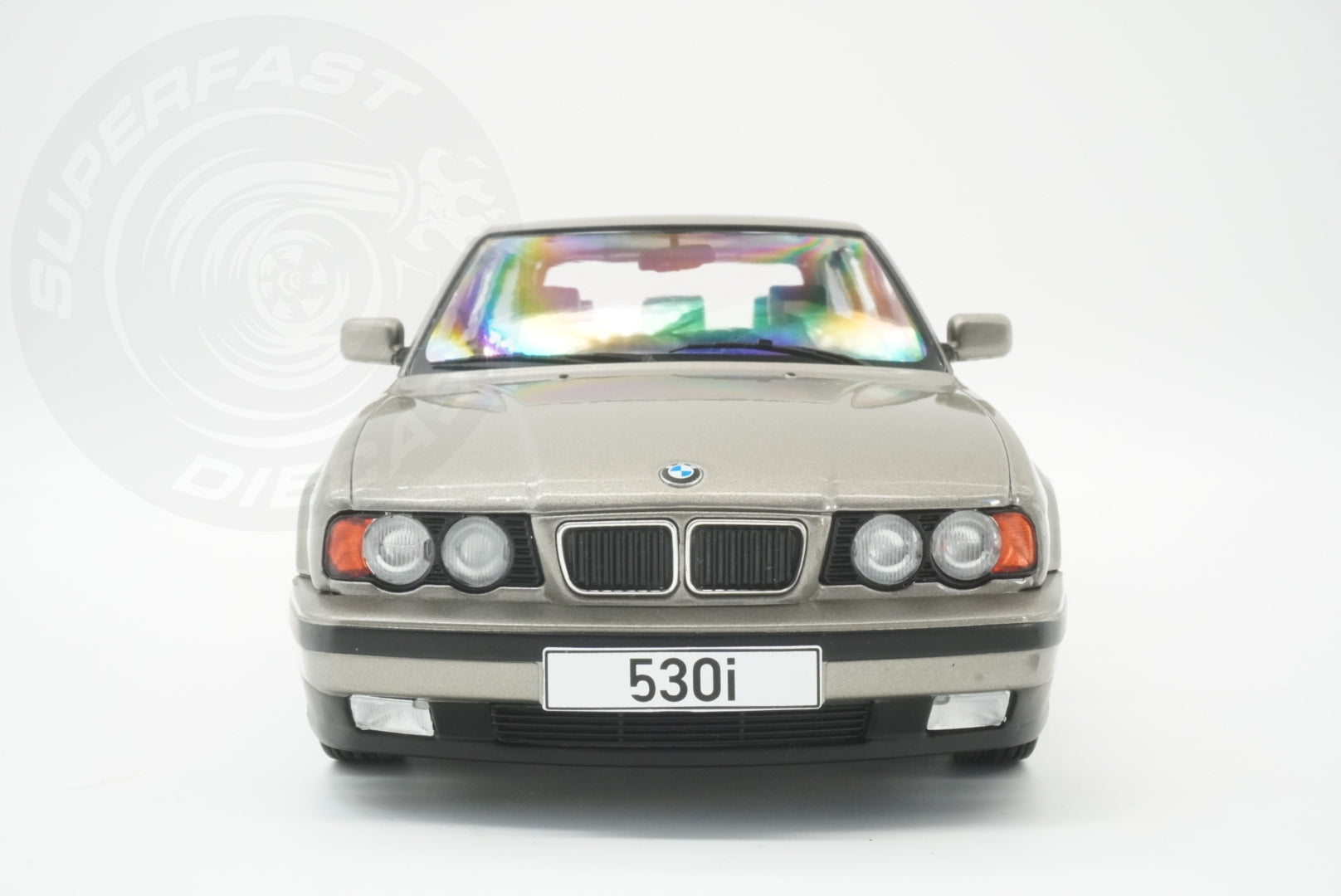 MCG 1:18 Scale Diecast Model Car - 1991 BMW 5 Series (E34) 530i Touring, Grey - MCG18330