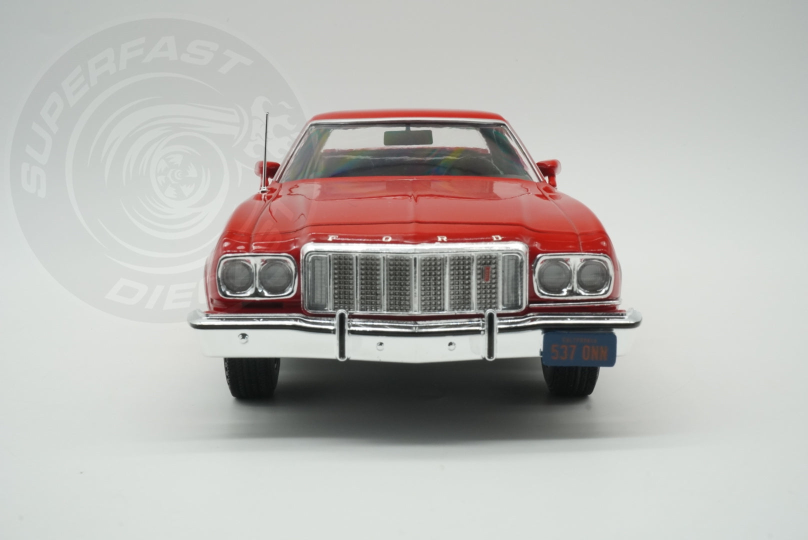 MCG 1:18 Diecast - 1975 Ford Gran Torino, Starsky and Hutch, Red/White - MCG181005