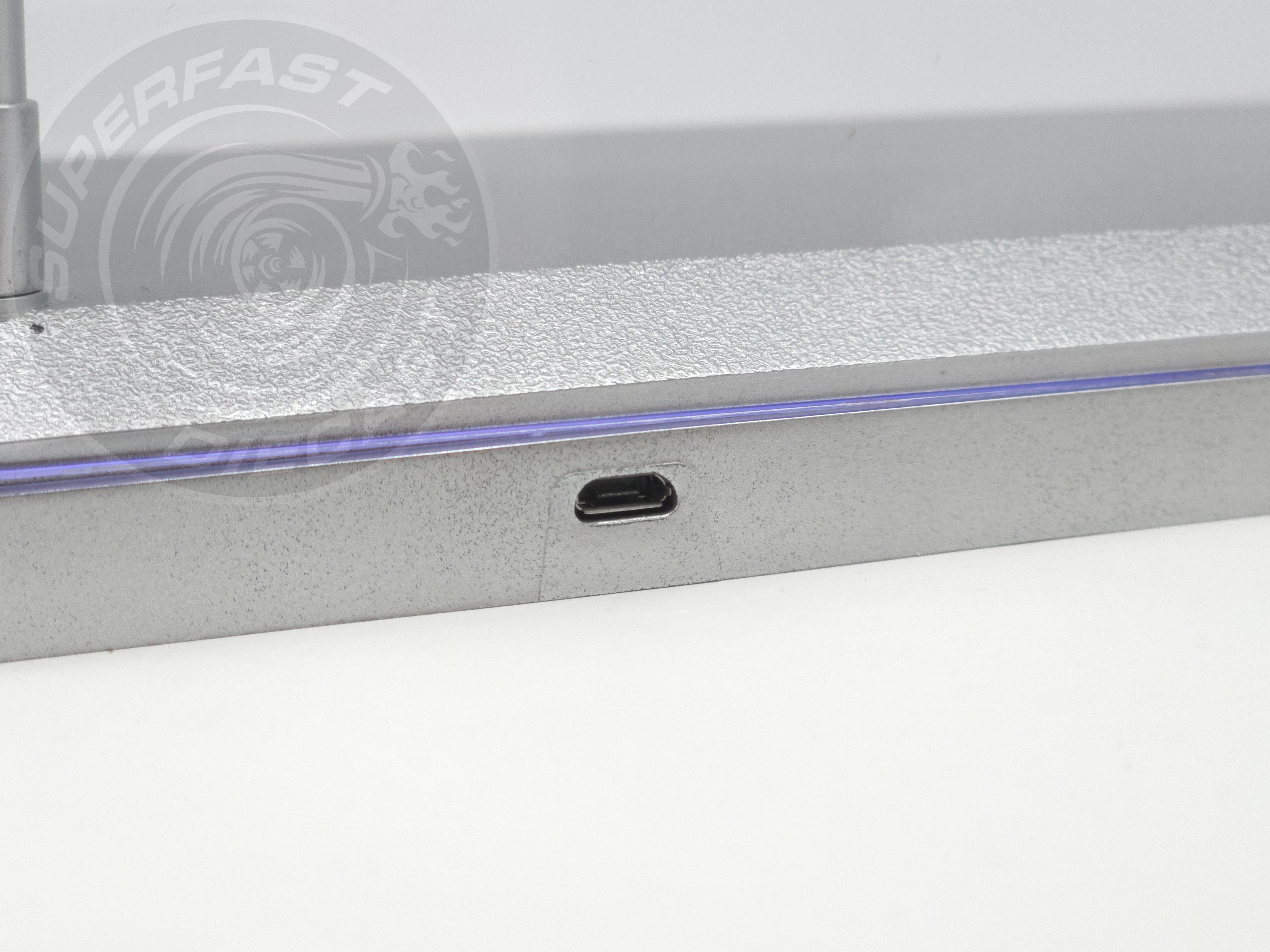 Triple 9 - 1:18 LED DISPLAY CASE, 4 ADJUSTABLE LIGHTS 35 X 15 X 16CM WITH SILVER BASE - 189922