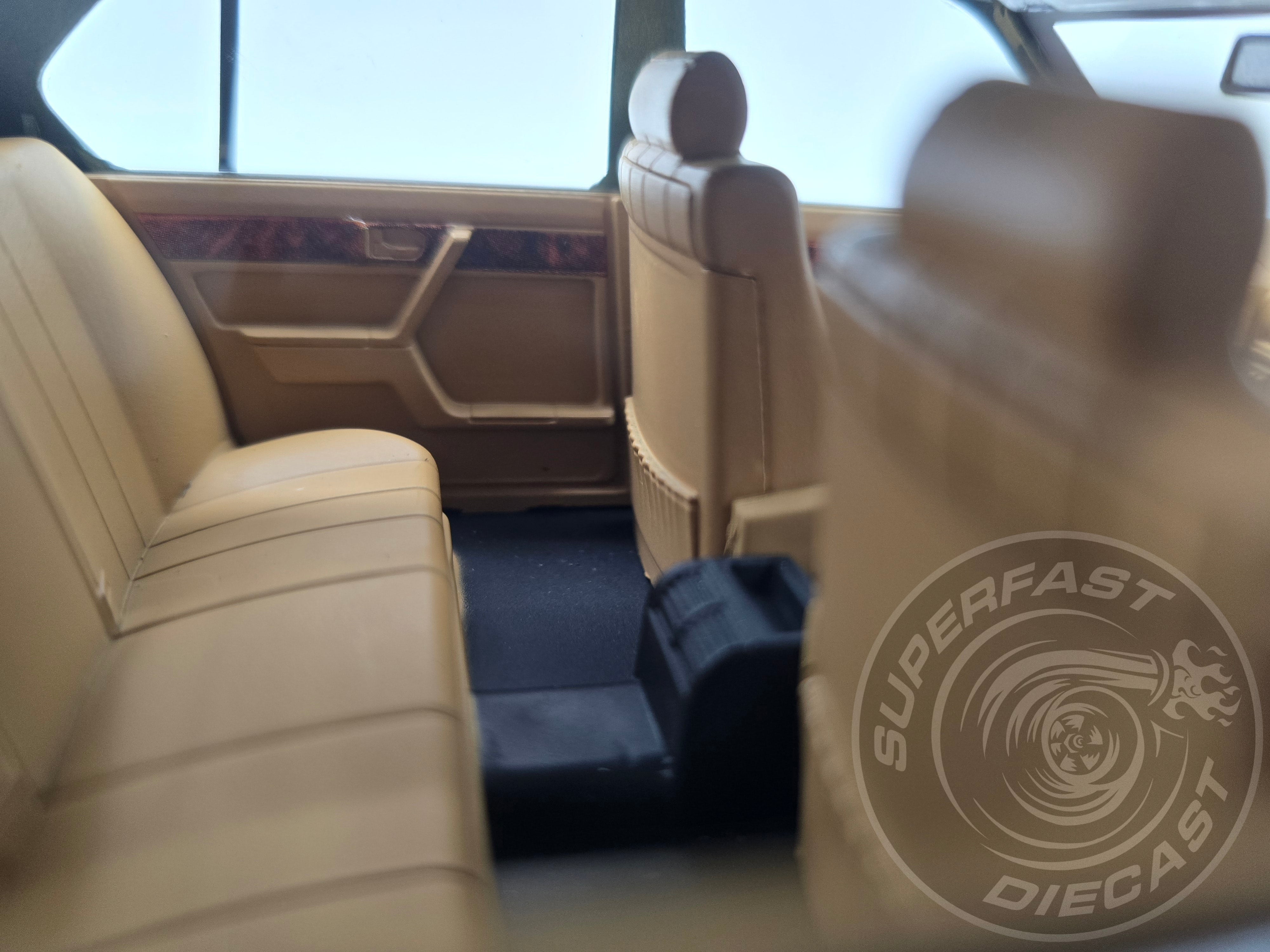 MCG 1:18 Scale Diecast Model Car - 1992 BMW Alpina B11 3,5, Green - MCG18233