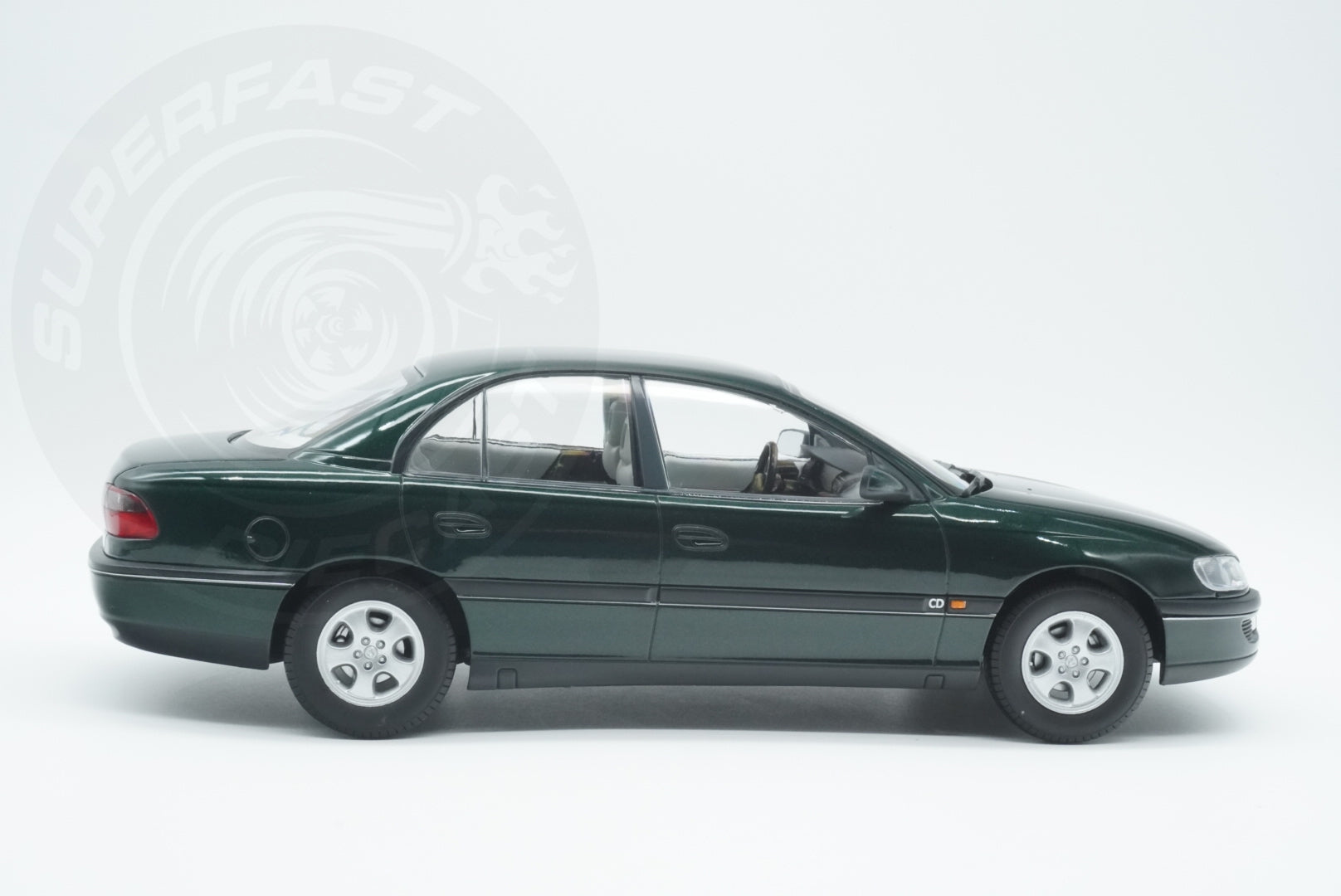 Triple 9 -  1:18 Scale Diecast - 1996 Opel Omega B CD, Jungle Green - T9-1800433