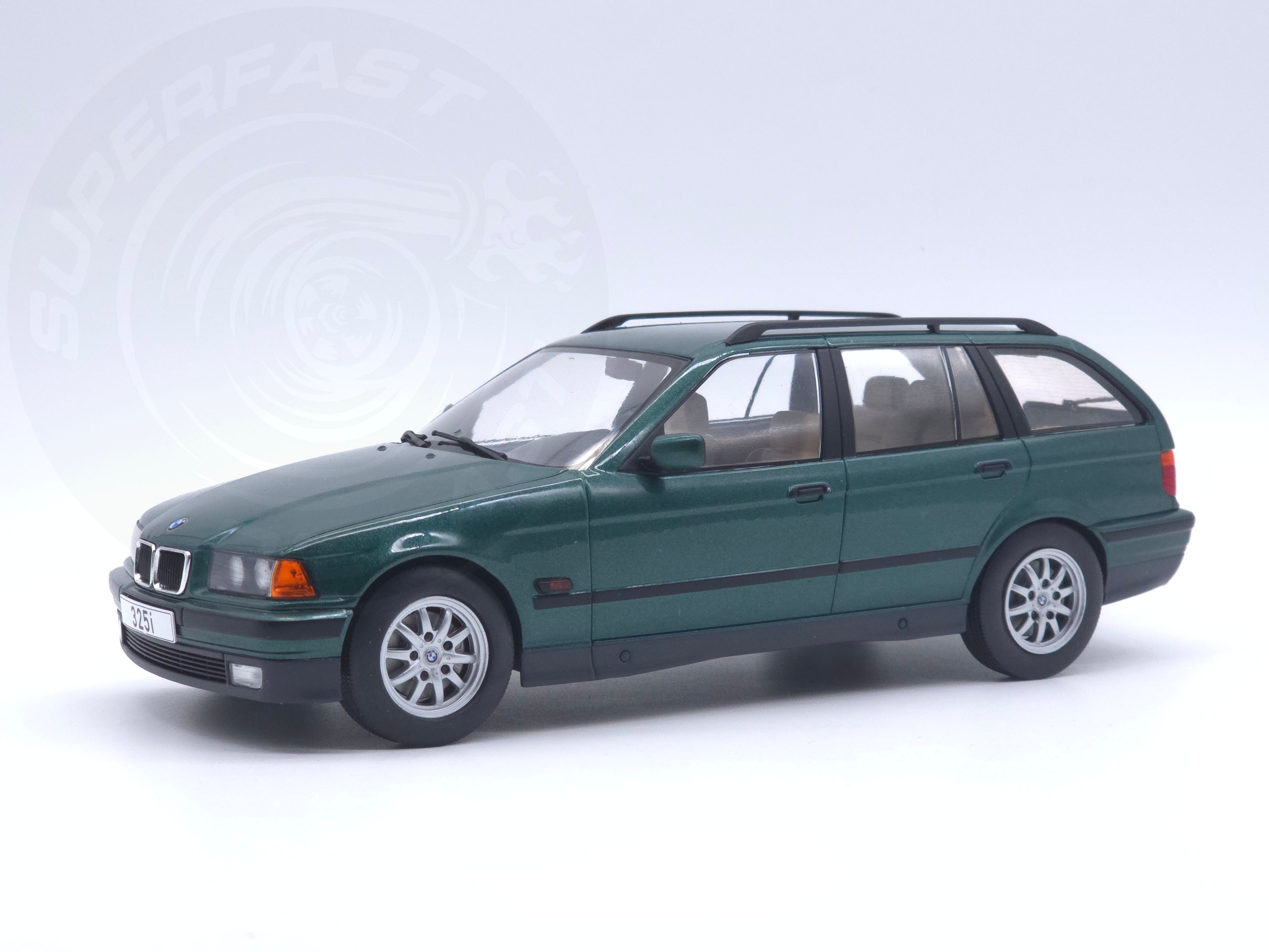 MCG 1:18 Scale Diecast Model, 1995 BMW 3 Series (E36) Touring, Green - MCG18366