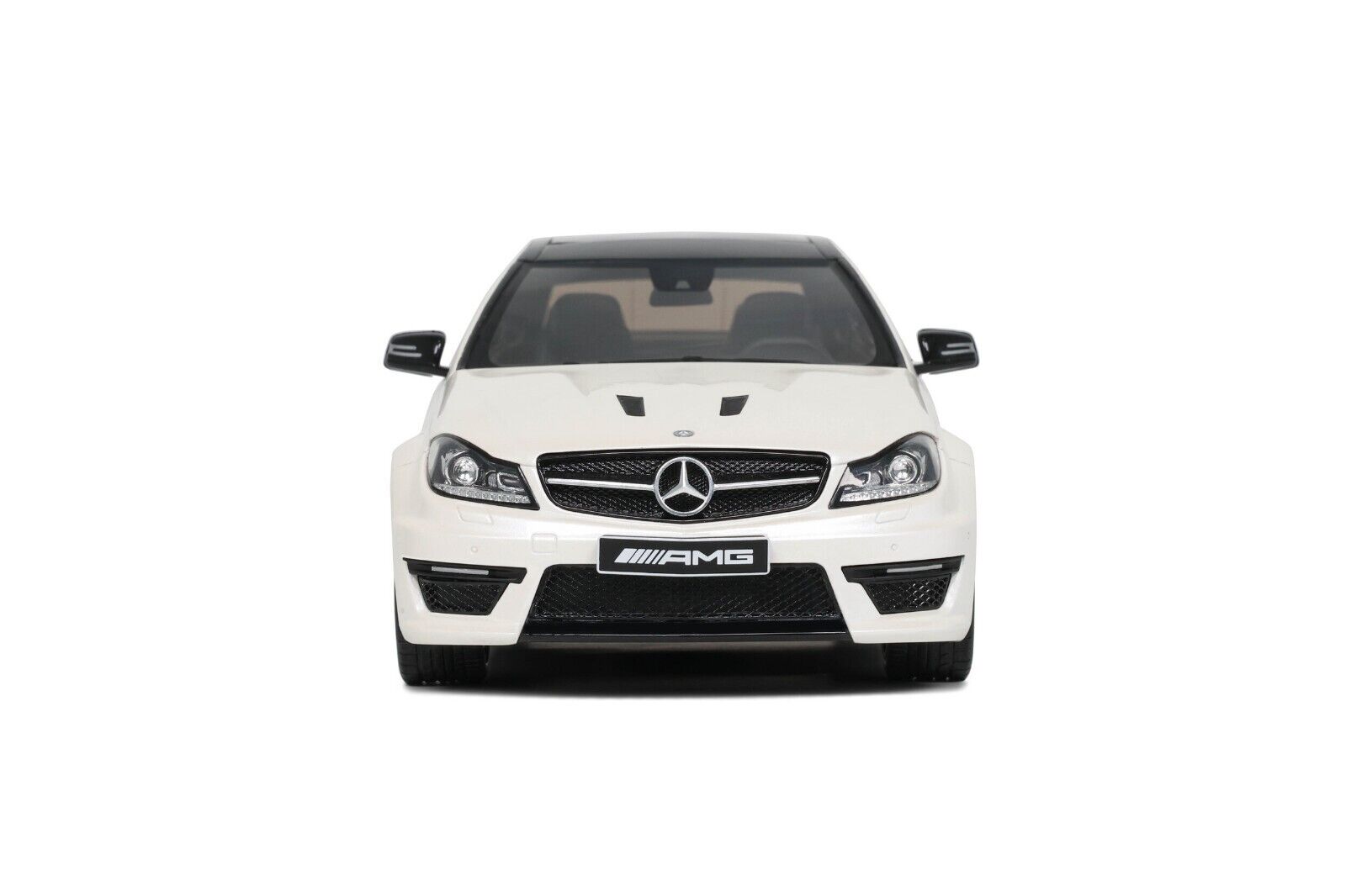 GT Spirit 1:18 Scale Resin Model Mercedes Benz C63 AMG W204 Edition 507 - White - GT899