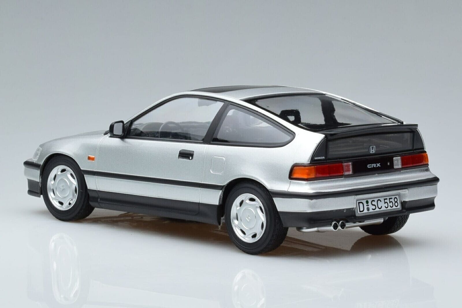 NoRev 1:18 Scale Diecast Model Car, 1990 Honda CRX in Silver - 188011