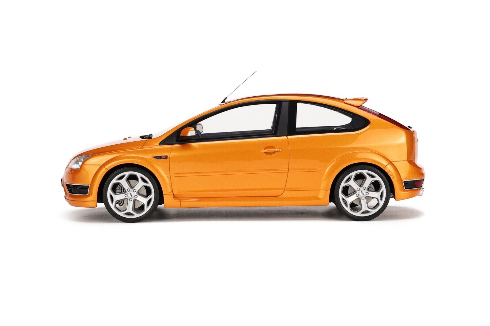 OTTO 1:18 Scale Resin Model Car - 2006 Ford Focus ST MK2 - Orange (OT961)