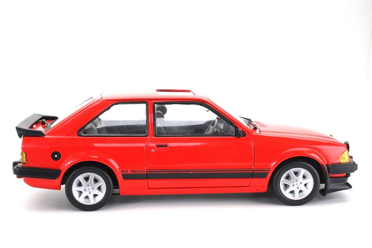 SUNSTAR 1:18 Scale - Ford Escort Mk3 RS 1600i in Red