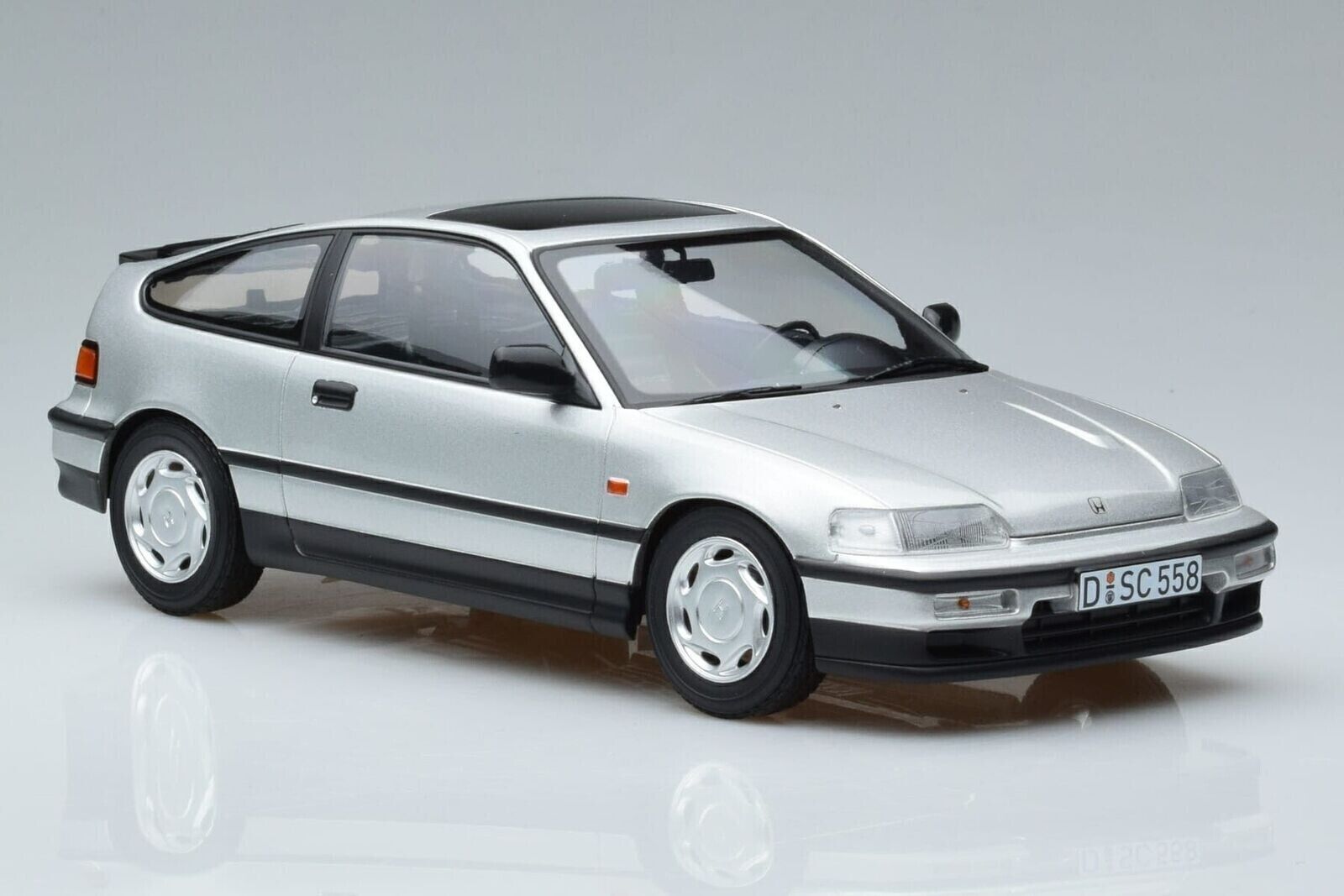 NoRev 1:18 Scale Diecast Model Car, 1990 Honda CRX in Silver - 188011