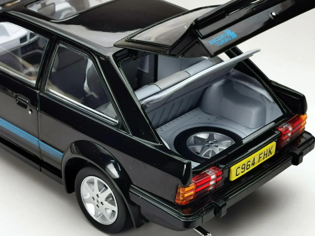 SUNSTAR 1:18 Scale Ford Escort Mk3 RS Turbo S1 in Black - RHD