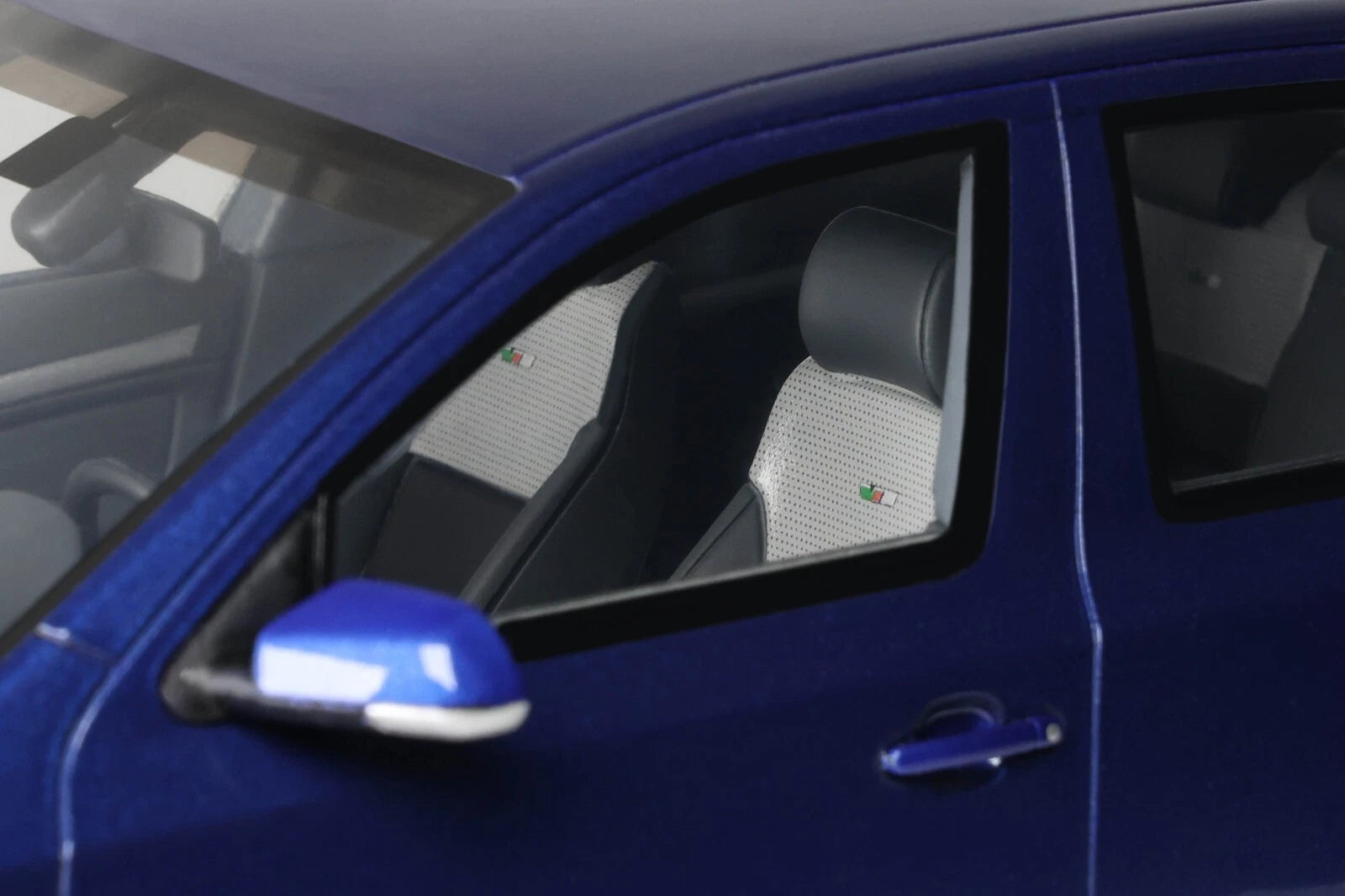 OTTO 1:18 Scale Resin - 2006 Skoda Octavia RS 2.0 TFSI, Blue - OT478