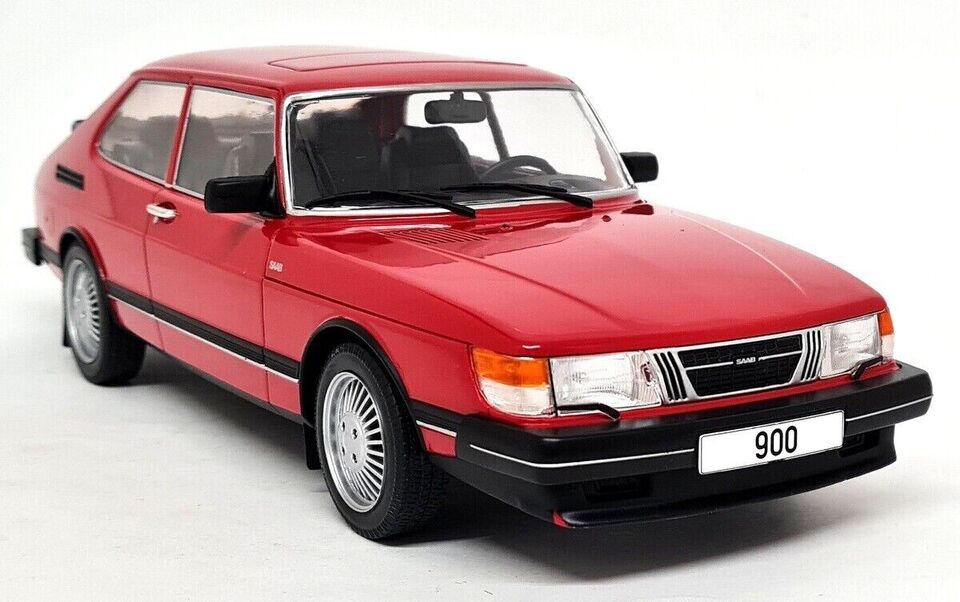 MCG 1:18 Scale Diecast Model Car - Saab 900 Turbo in Red - 1981