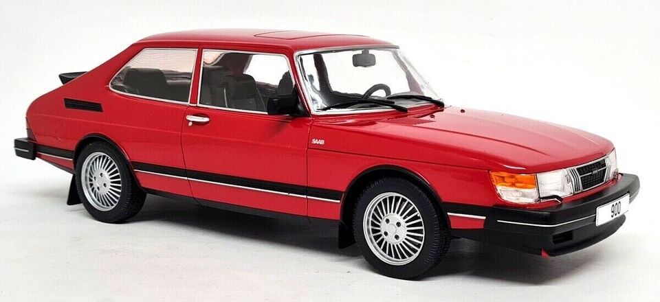 MCG 1:18 Scale Diecast Model Car - Saab 900 Turbo in Red - 1981