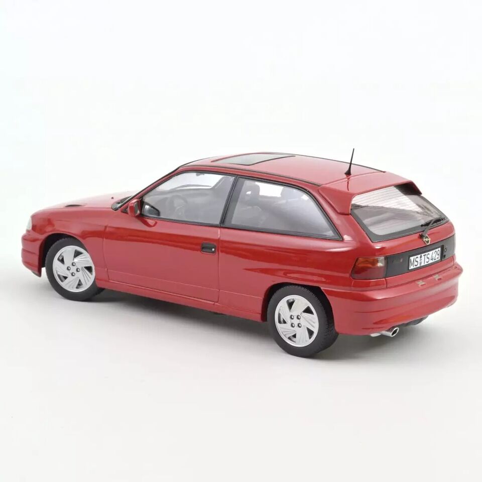 Norev 1:18 Scale Diecast - 1992 Opel (Vauxhall) Astra GSi - Red - 183672