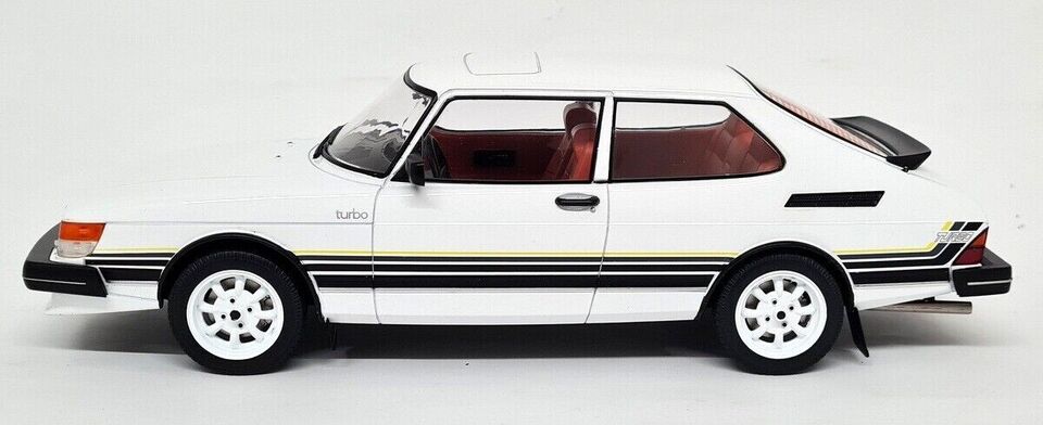 MCG 1:18 Scale Diecast Model Car - Saab 900 Turbo in White - 1981