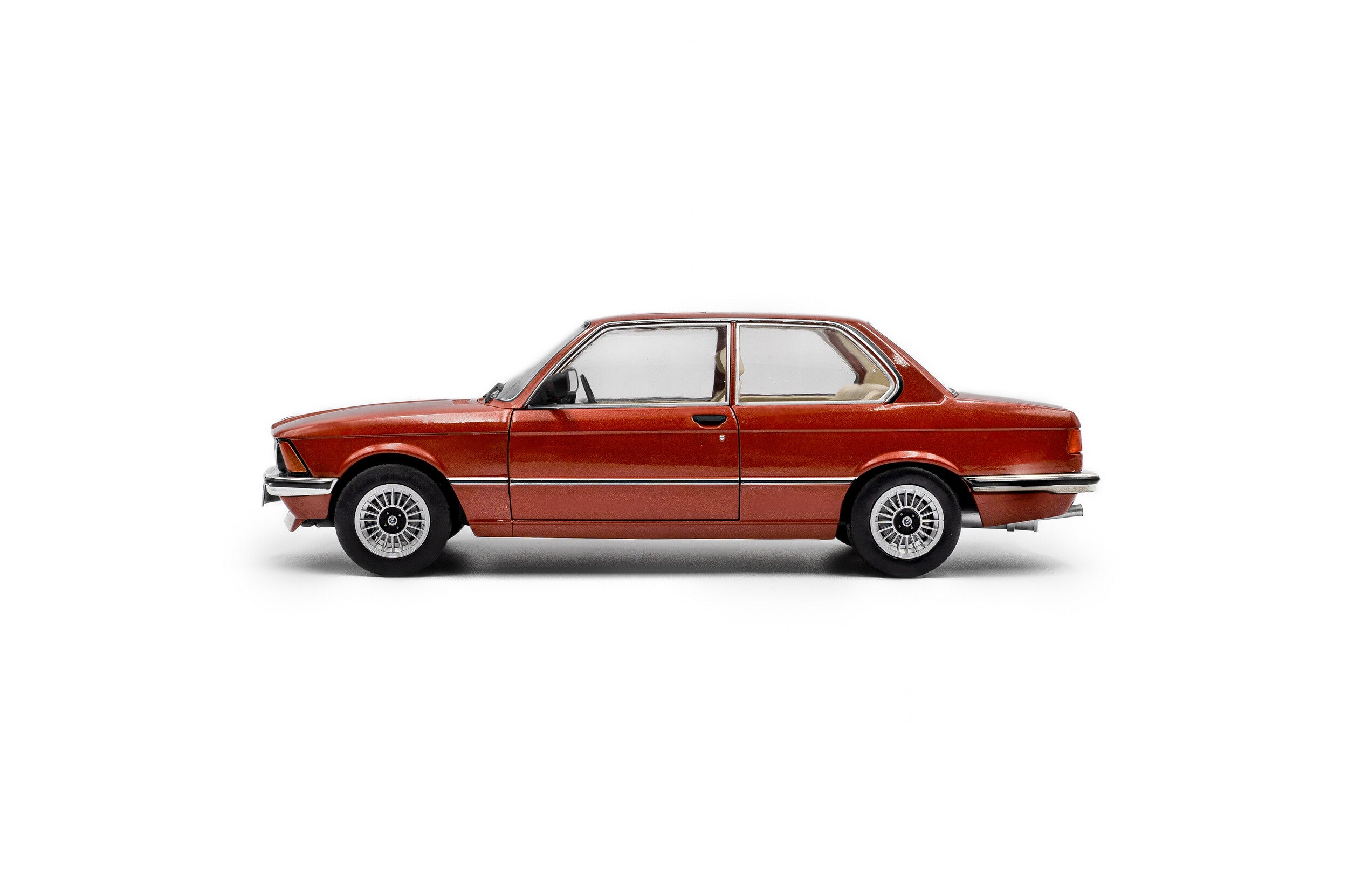 SOLIDO 1:18 Scale Diecast, 1980 BMW 323i – CHESTNUT RED METALLIC - S1812802