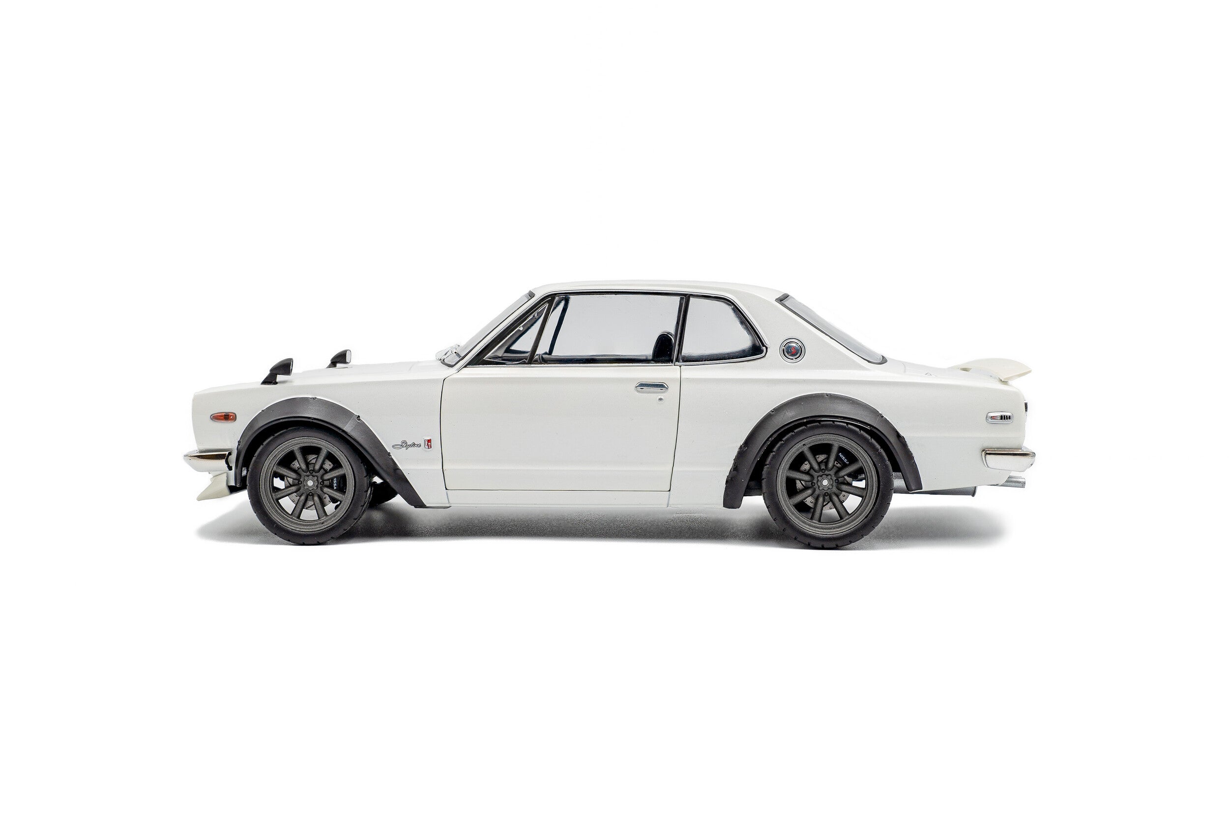 SOLIDO 1:18 Scale - 1970 Nissan Skyline (C10) Hakosuka Solido works – Pearl White - S1813001